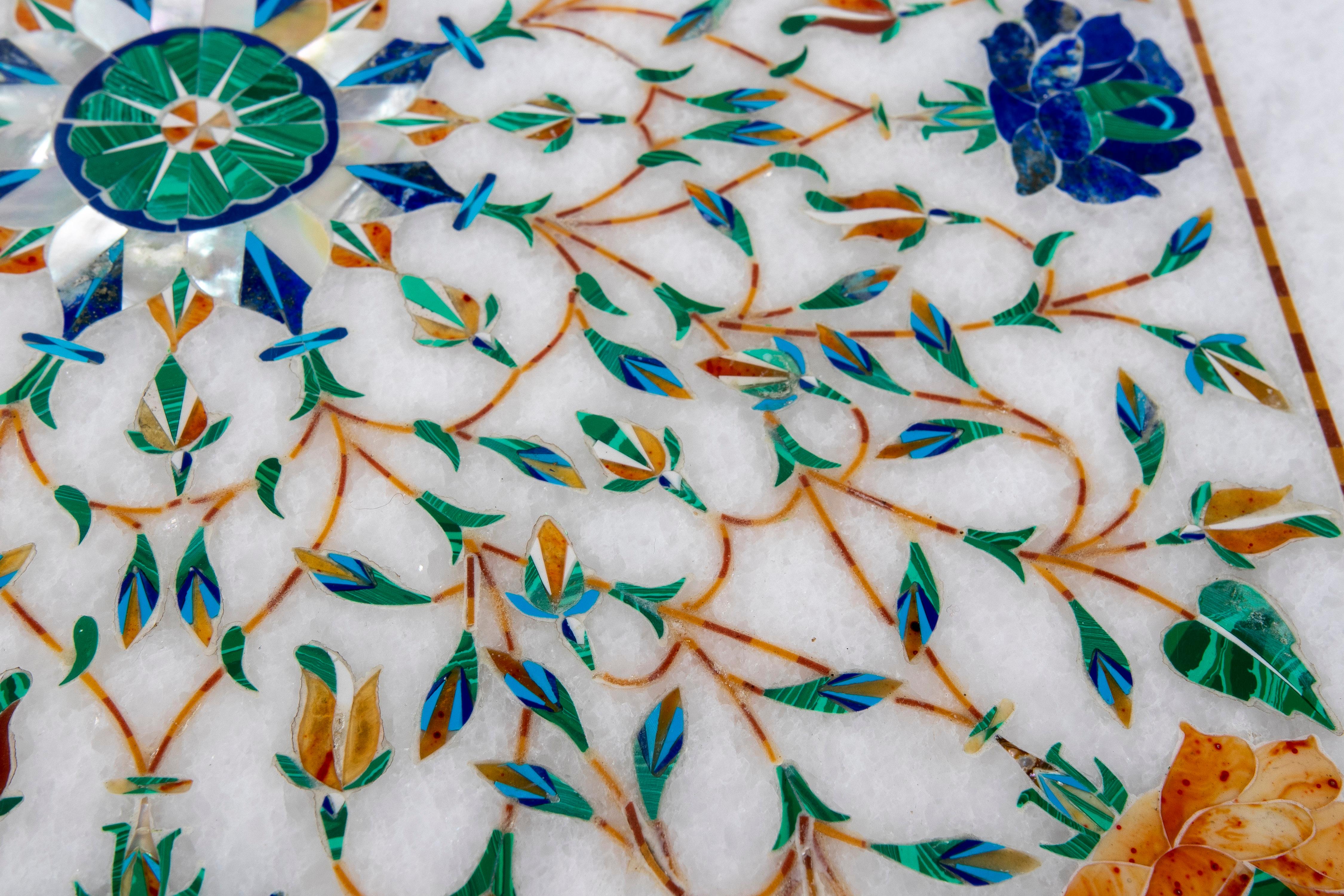 1990er Jahre Europäische Pietra Dura Mosaik Inlay Weißer Marmor Quadratische Tischplatte (20. Jahrhundert) im Angebot