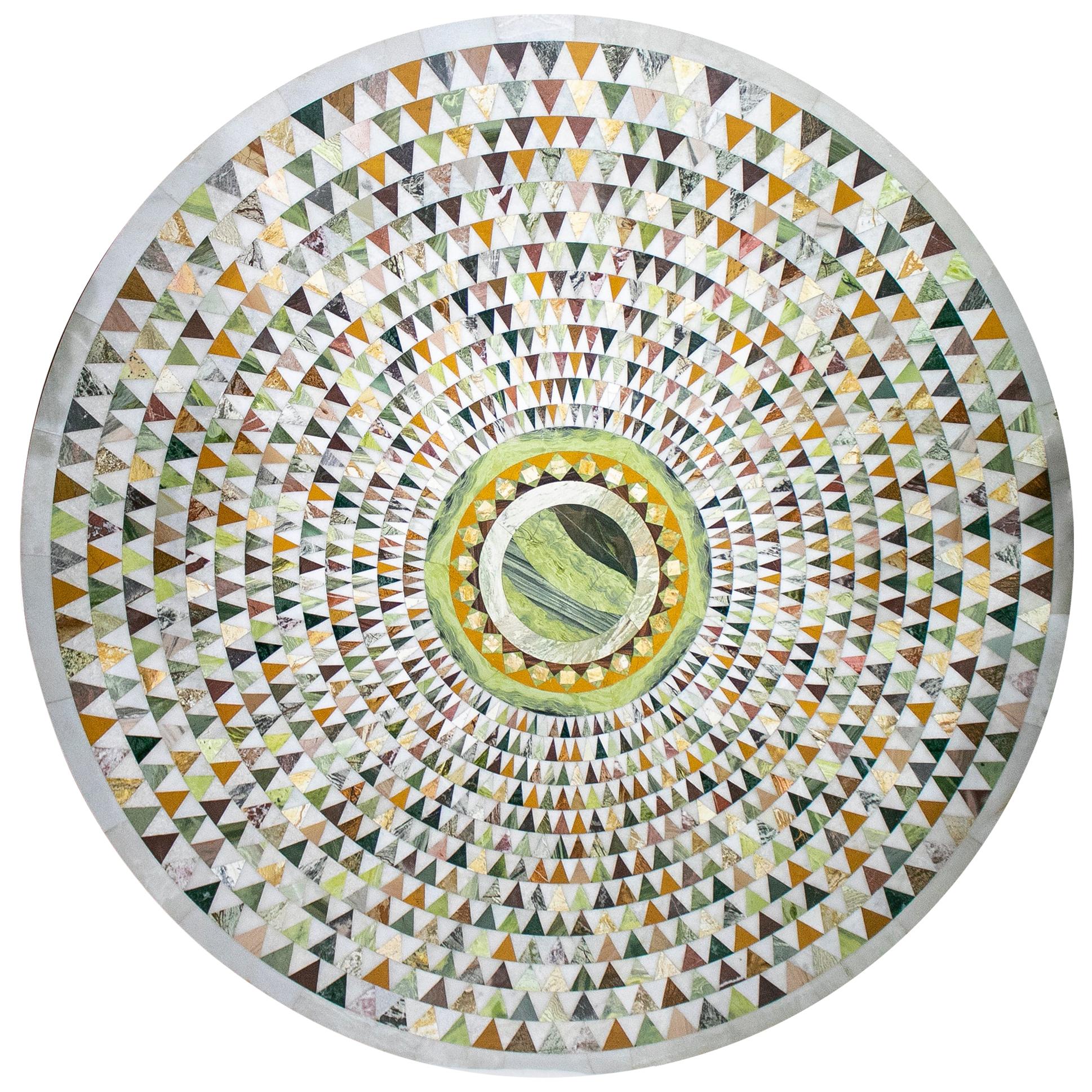 1990er Jahre Europäische Runde Mosaik Harte Steine Geometrische Runde Tischplatte im Angebot