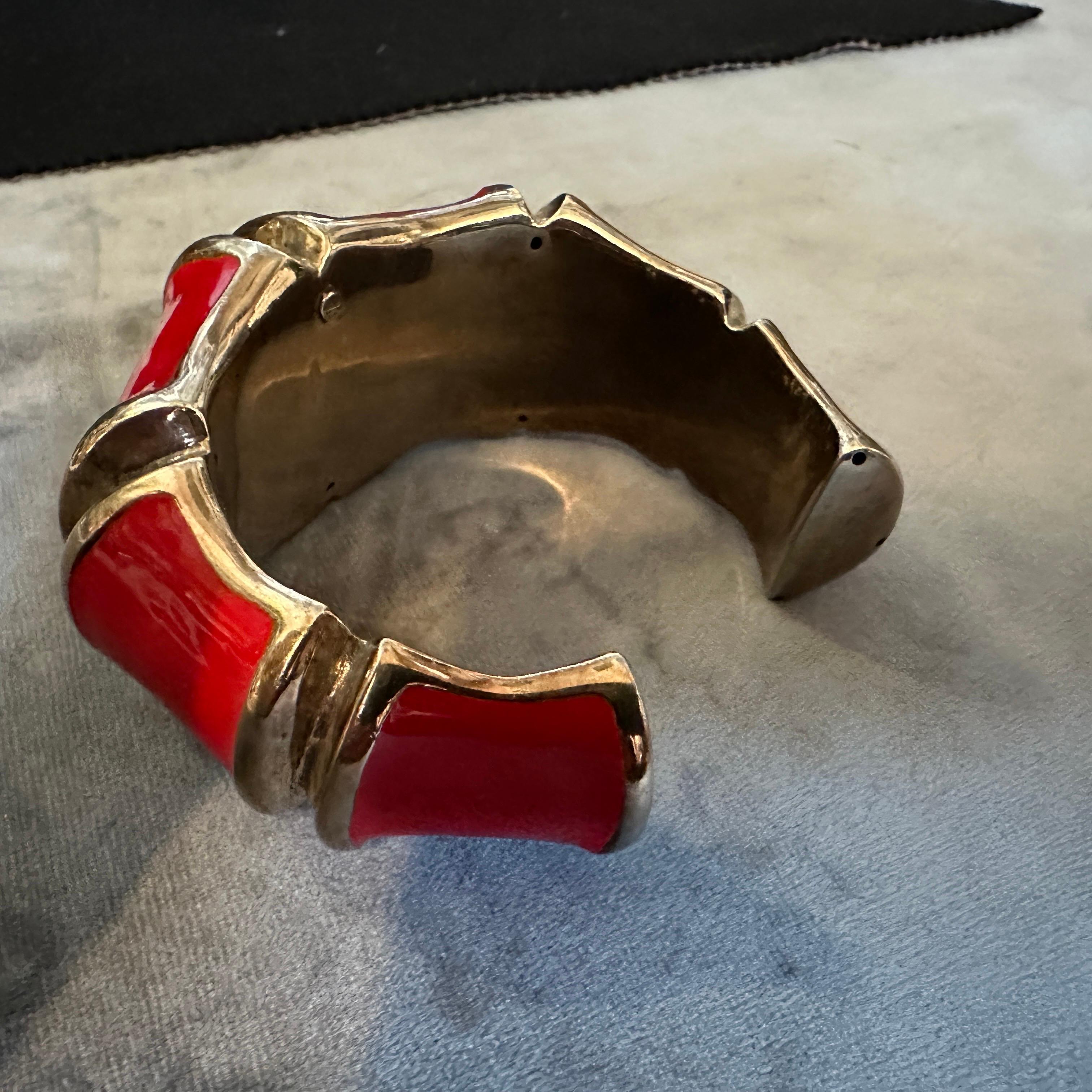 Pulsera de falso bambú de latón y laca roja de los años 90, de Fraleoni en Excelente estado para la venta en Aci Castello, IT