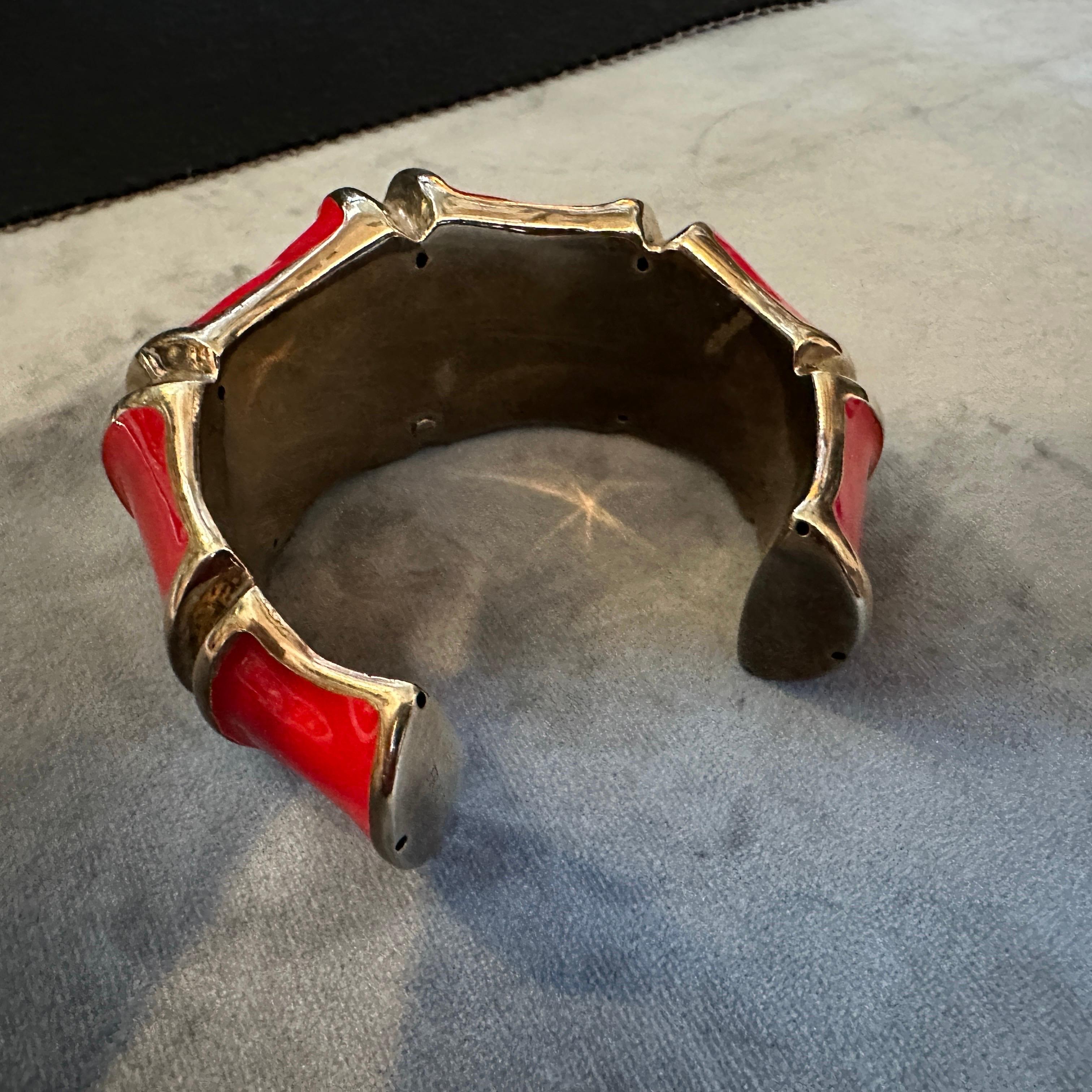 Pulsera de falso bambú de latón y laca roja de los años 90, de Fraleoni en venta 1