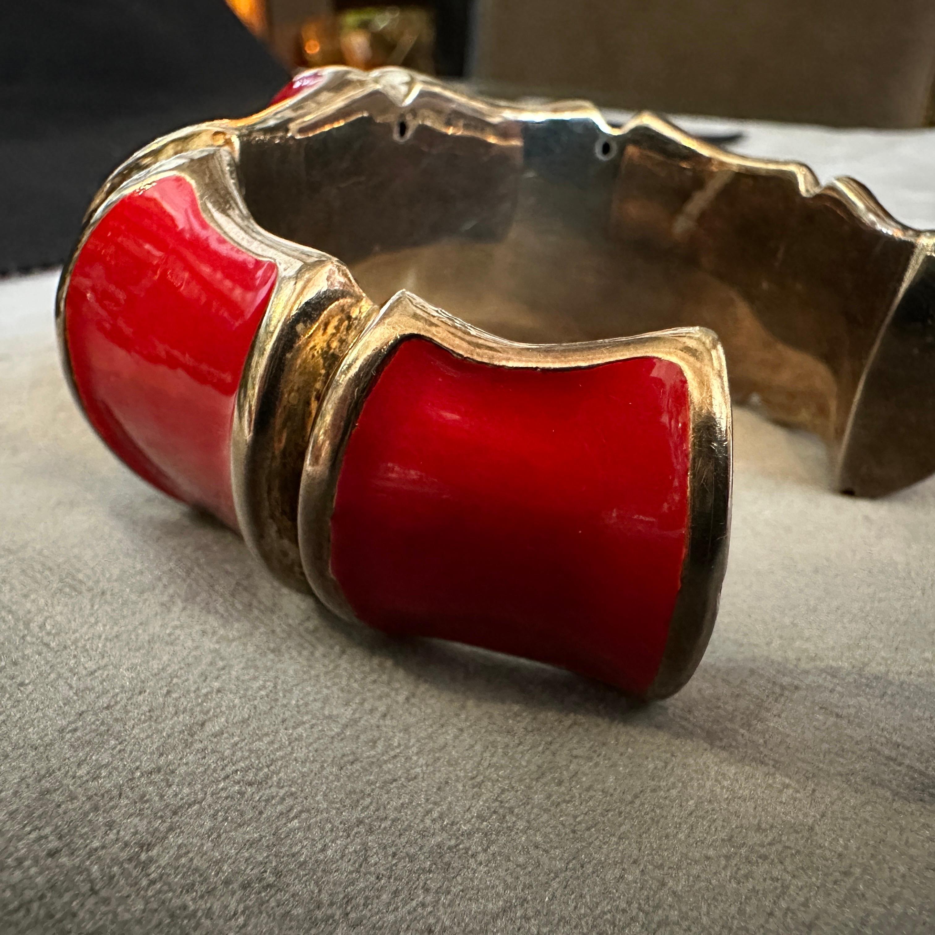 Pulsera de falso bambú de latón y laca roja de los años 90, de Fraleoni en venta 3