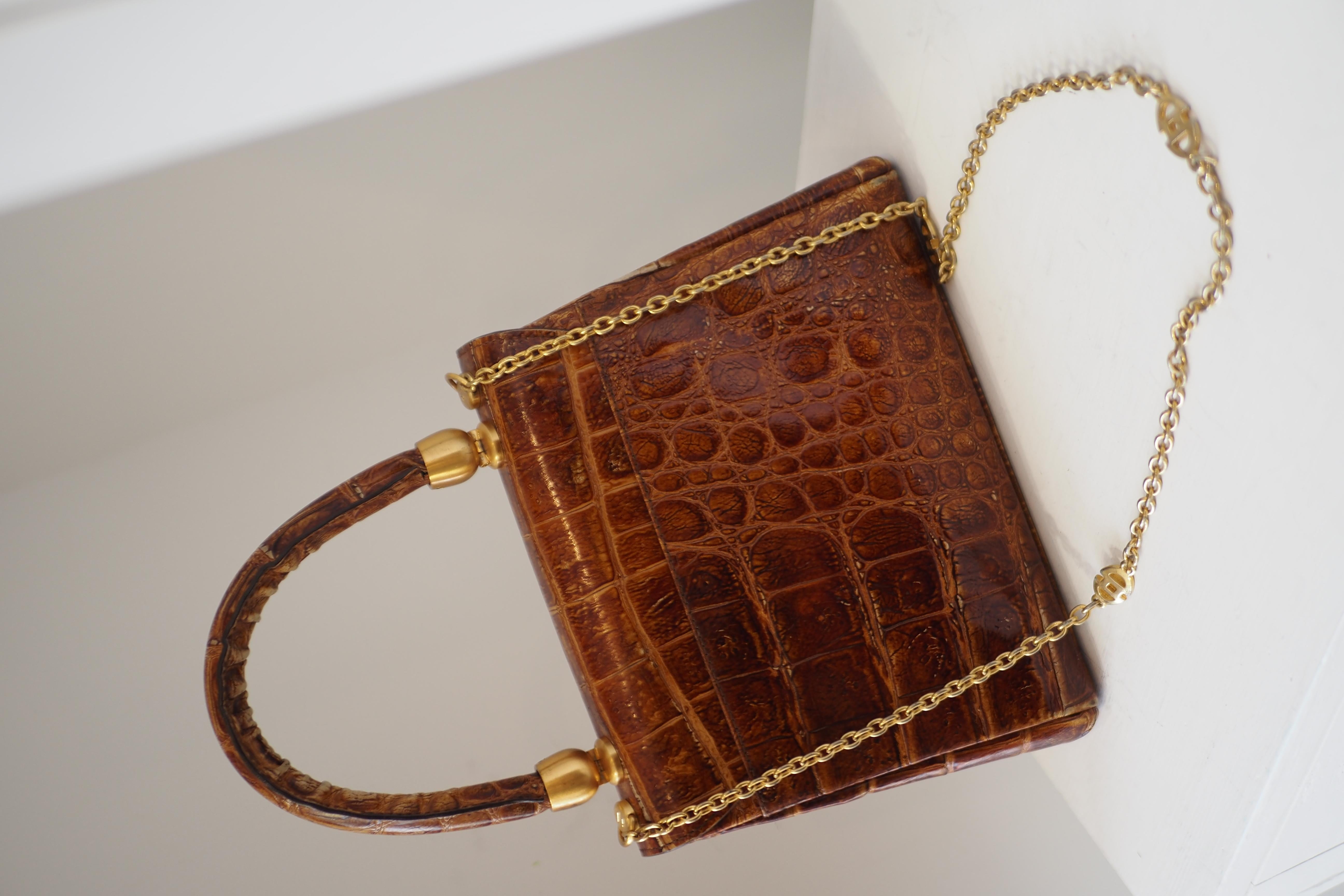 1990er Fendi Brown Croco Stempel Umhängetasche im Angebot 5