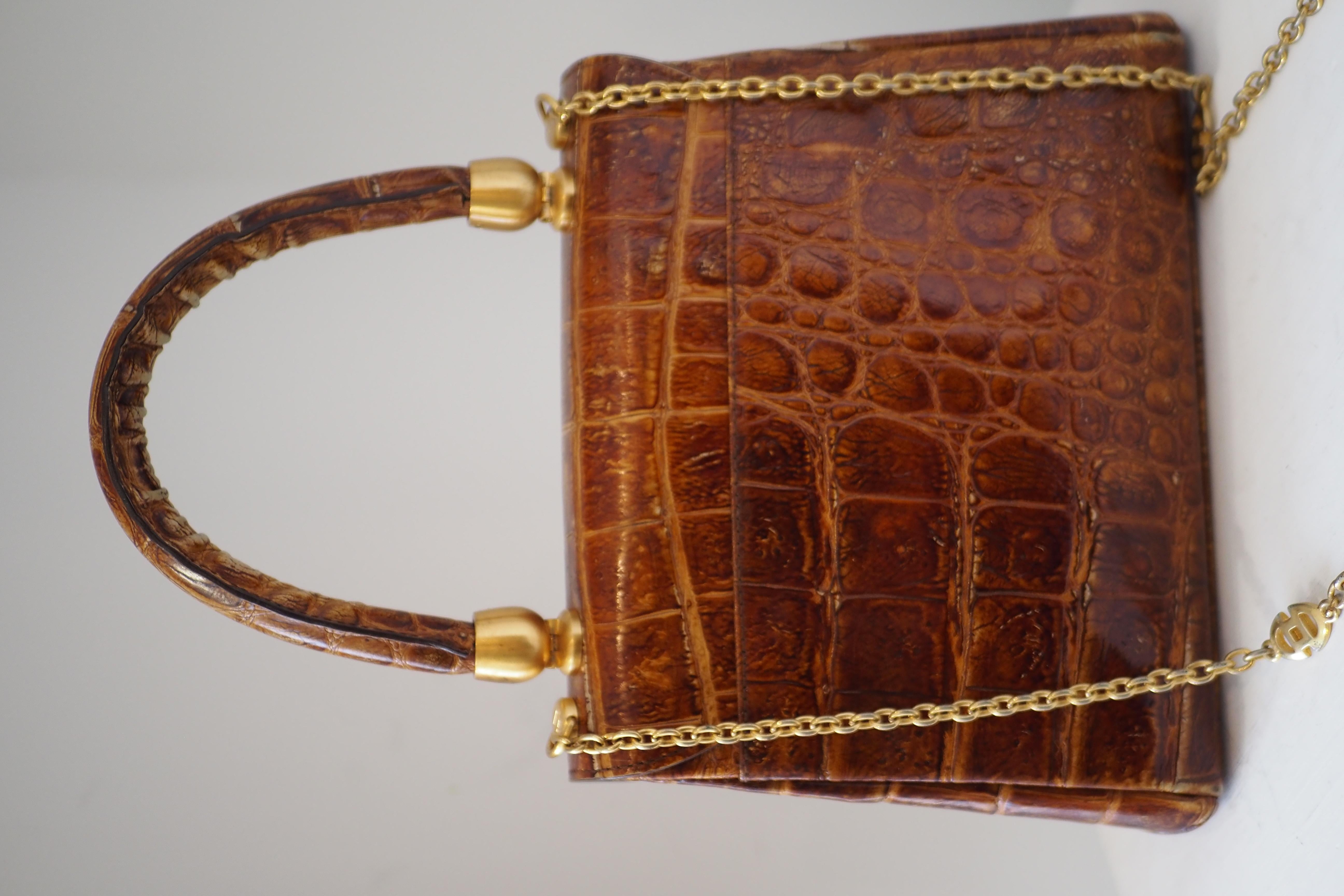 1990er Fendi Brown Croco Stempel Umhängetasche im Angebot 7