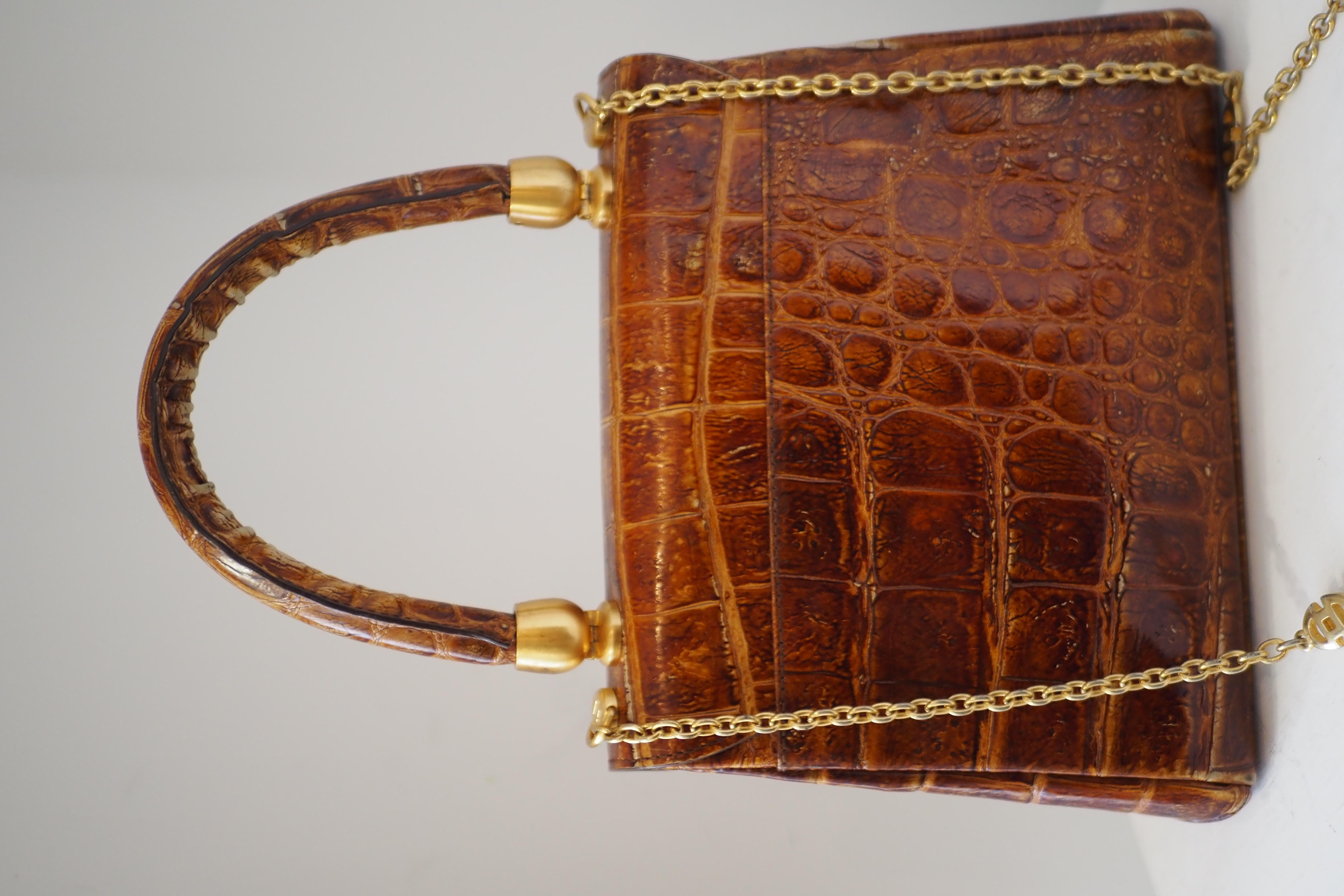 1990er Fendi Brown Croco Stempel Umhängetasche im Angebot 8