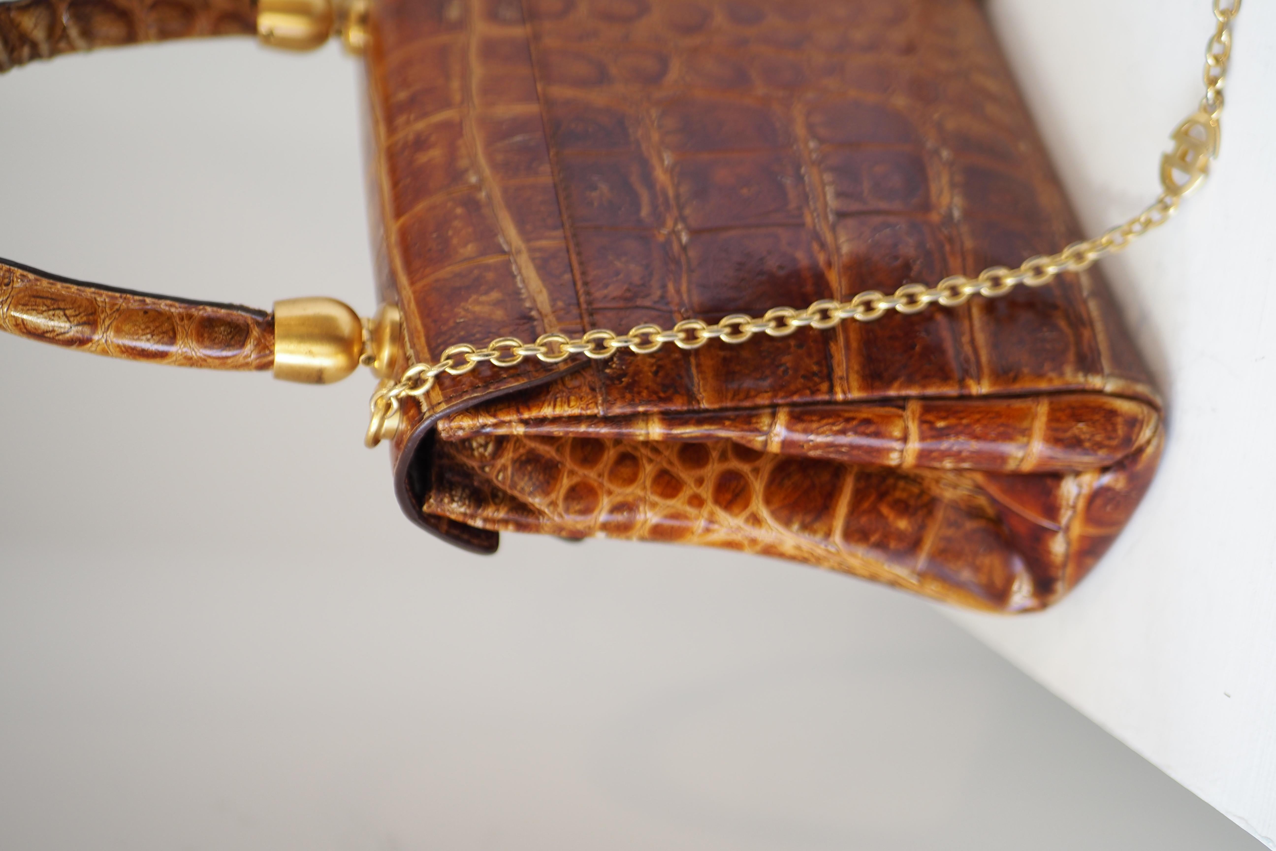 1990er Fendi Brown Croco Stempel Umhängetasche im Angebot 9