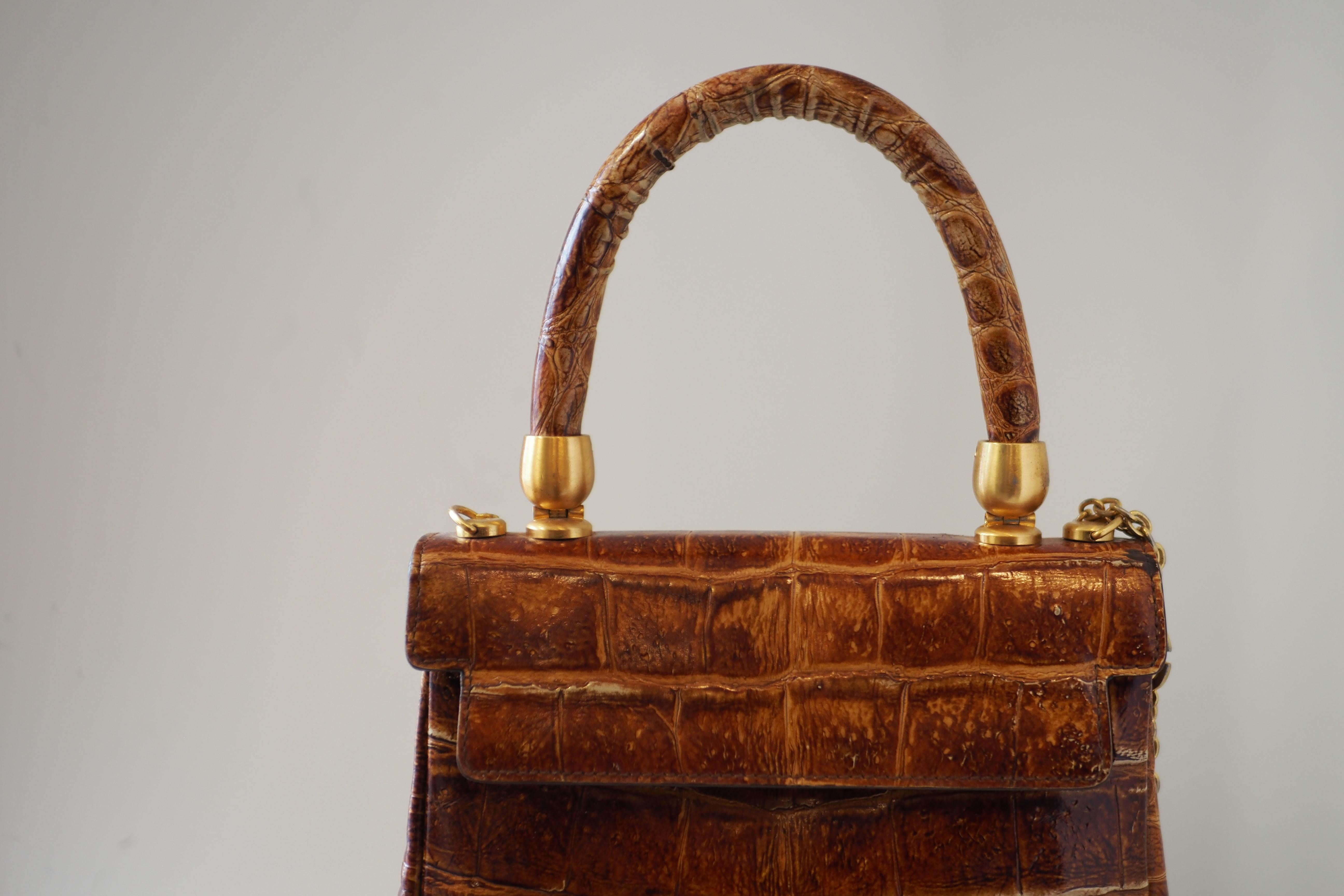 1990er Fendi Brown Croco Stempel Umhängetasche im Angebot 15
