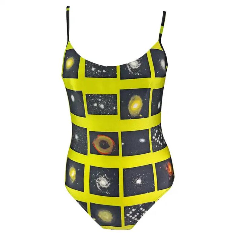 1990er Jahre Fendi by Karl Lagerfeld Logo Galaxy-Druck Neongrüner einteiliger Badeanzug im Angebot