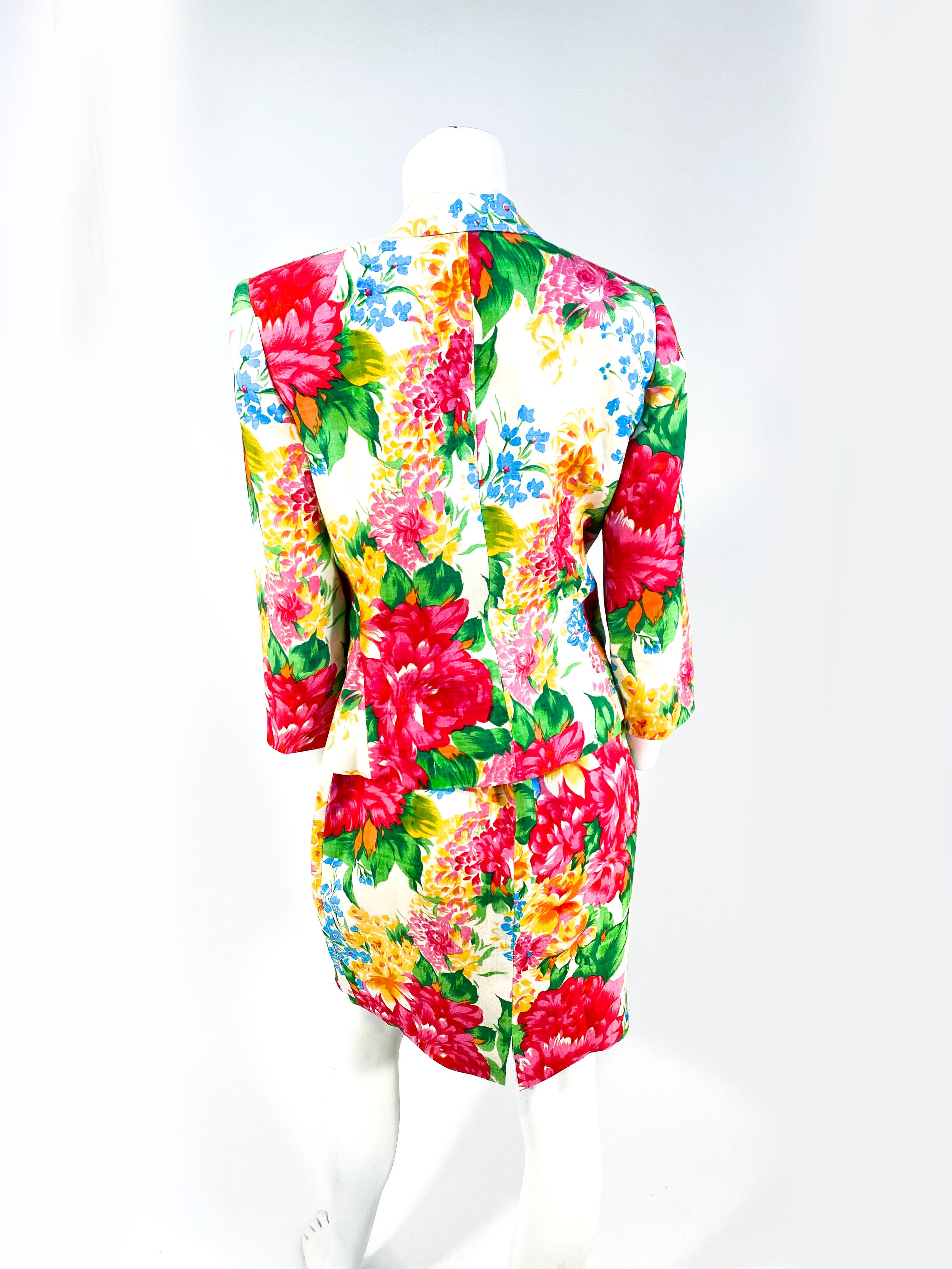 1990er Flora Kung Anzug aus Seide mit Blumendruck Damen im Angebot