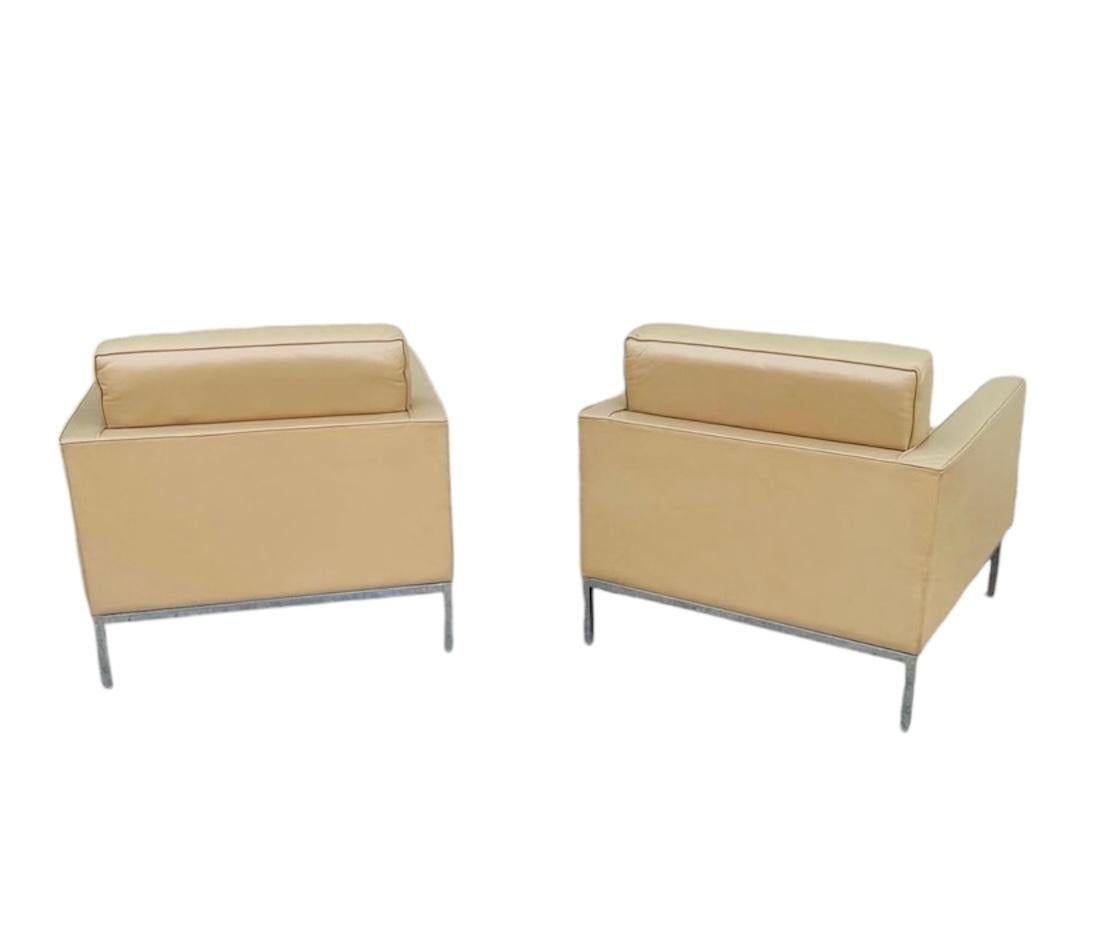 Mid-Century Modern 1990's Florence Knoll Leather Lounge Club Chairs Pair For Sale