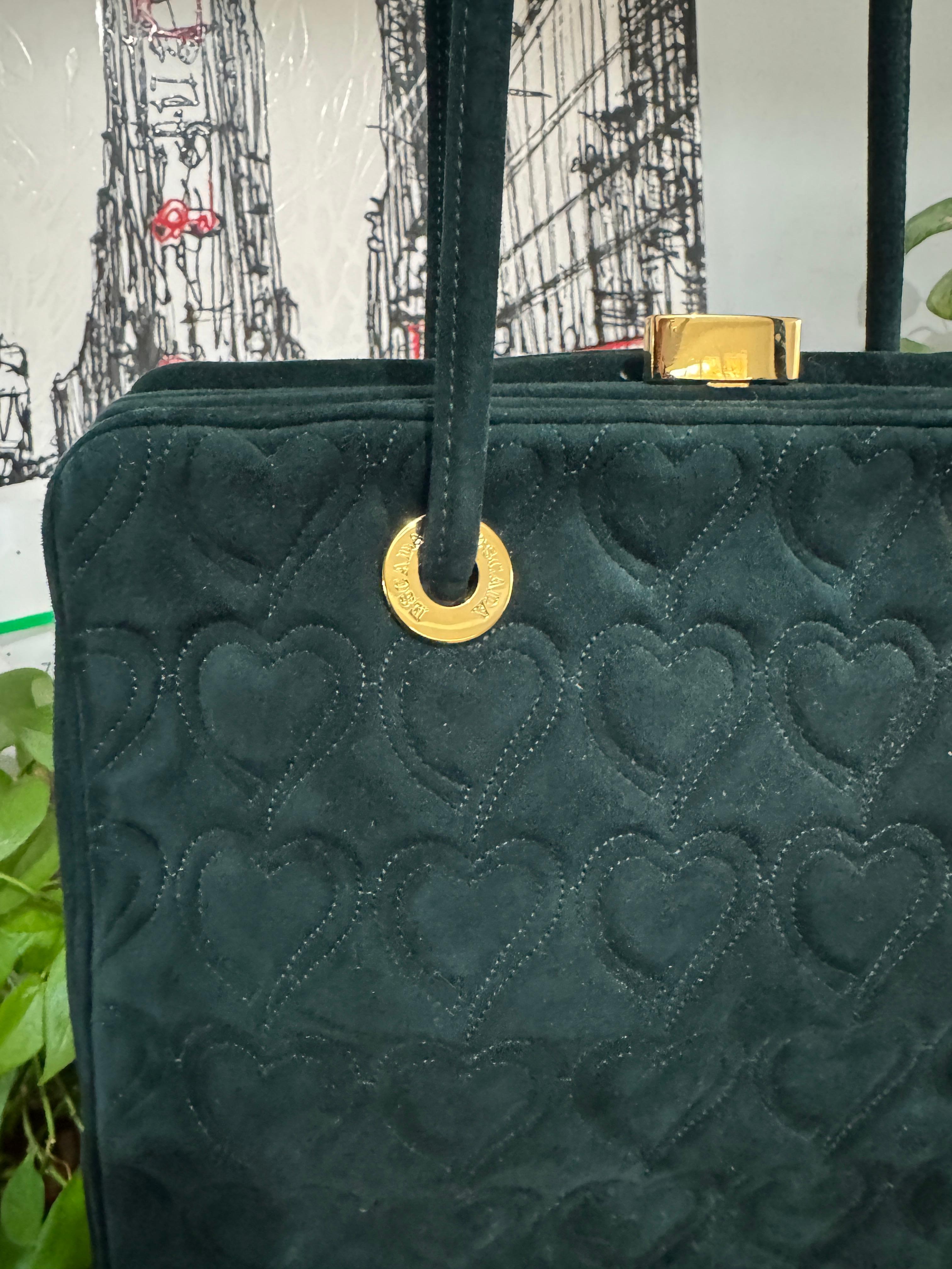 Escada - Sac à main en daim vert forêt avec cœurs matelassés, jamais utilisé, années 1990 en vente 5