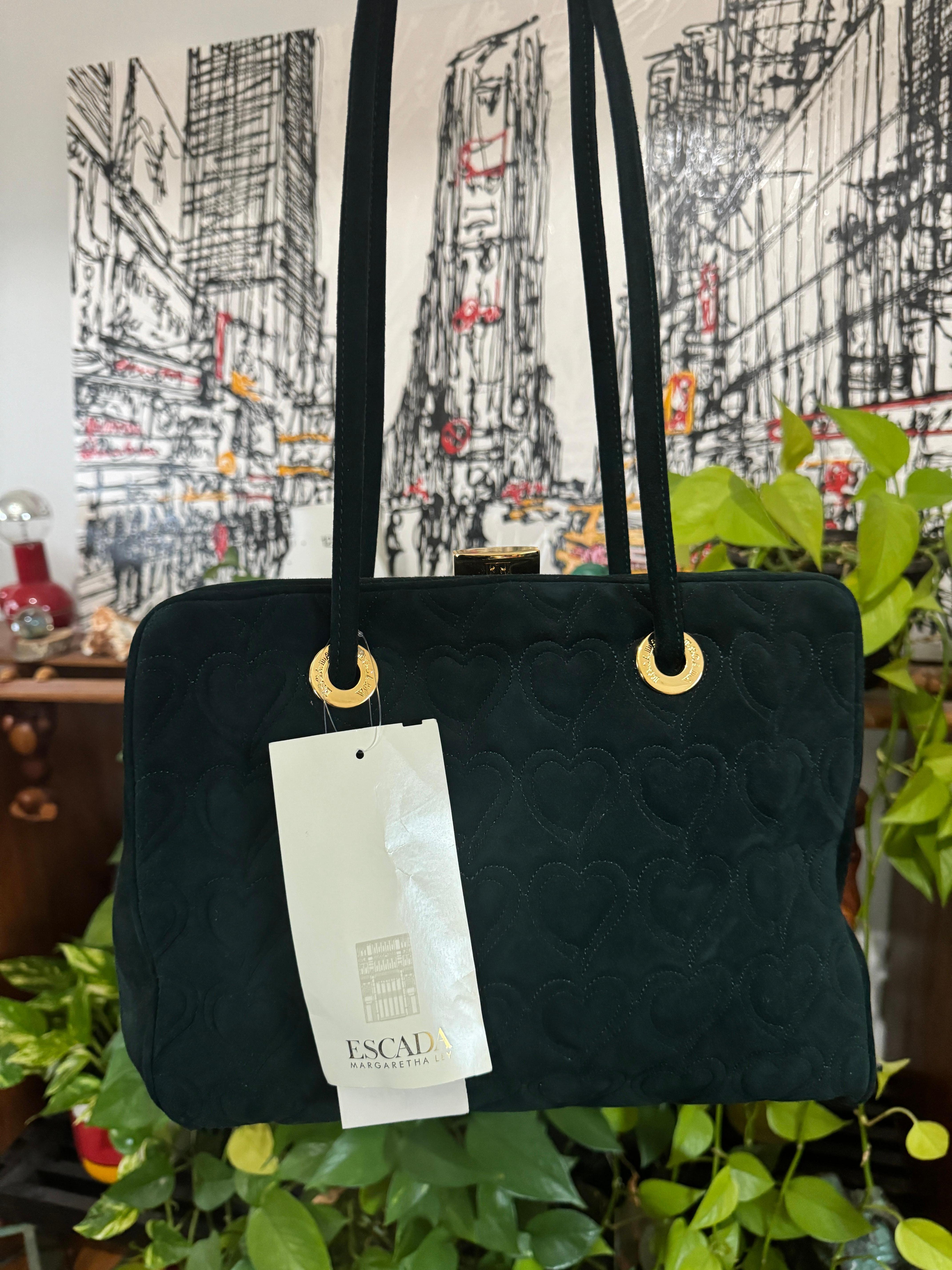 Escada - Sac à main en daim vert forêt avec cœurs matelassés, jamais utilisé, années 1990 en vente 2