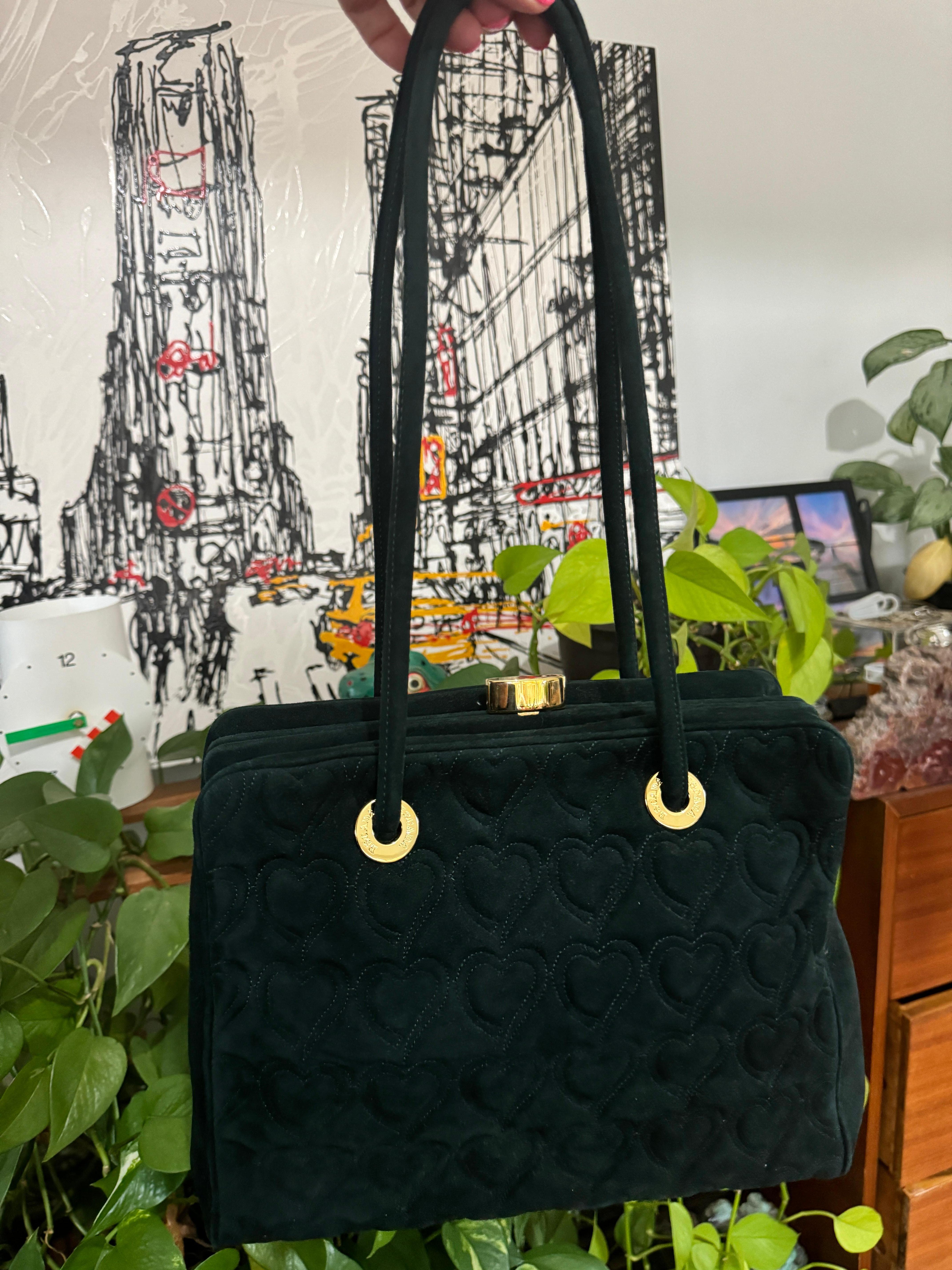 Escada - Sac à main en daim vert forêt avec cœurs matelassés, jamais utilisé, années 1990 en vente 4