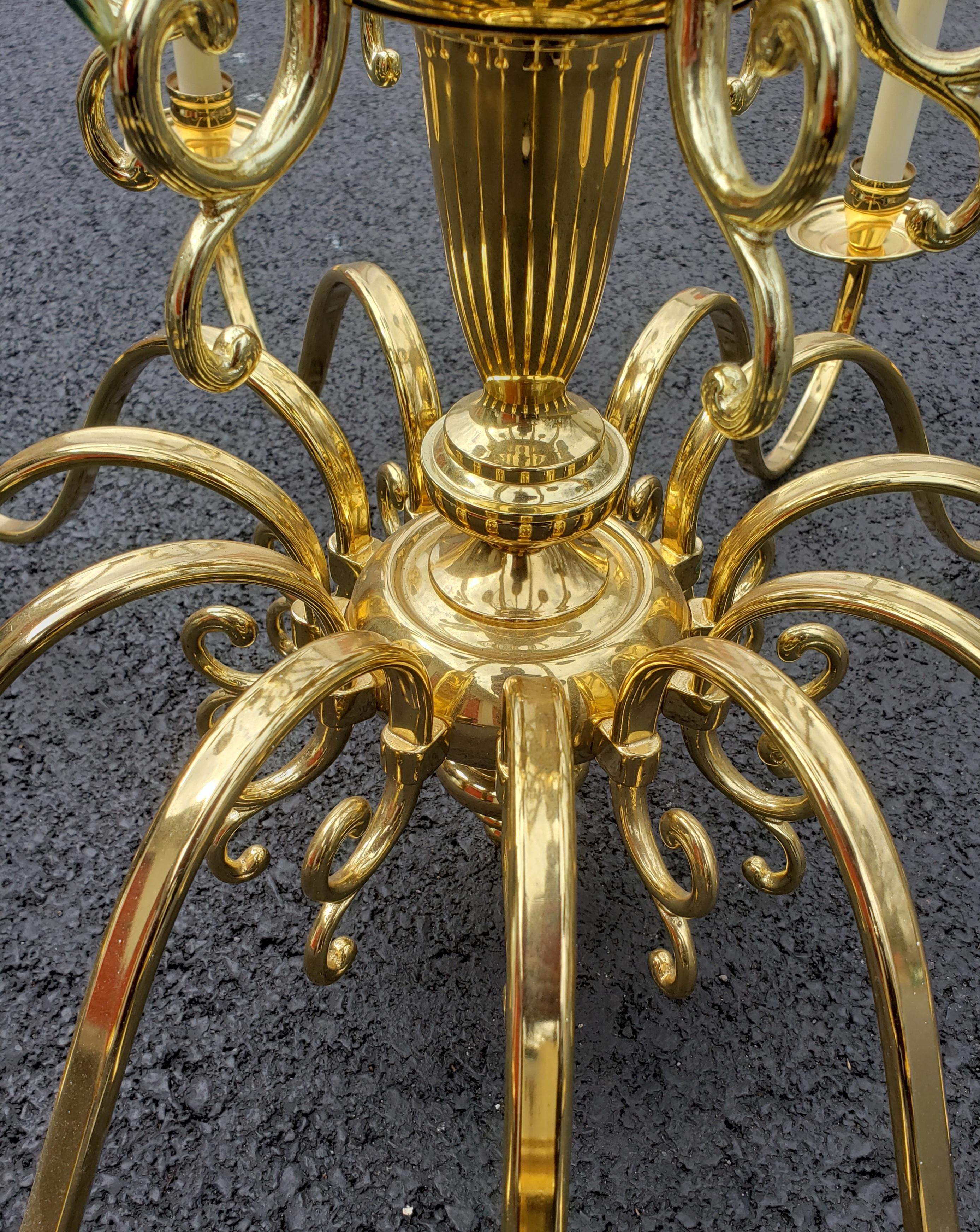 1990 Framburg Jamestown Lustre à trois niveaux à 24 lumières en laiton Excellent état - En vente à Germantown, MD
