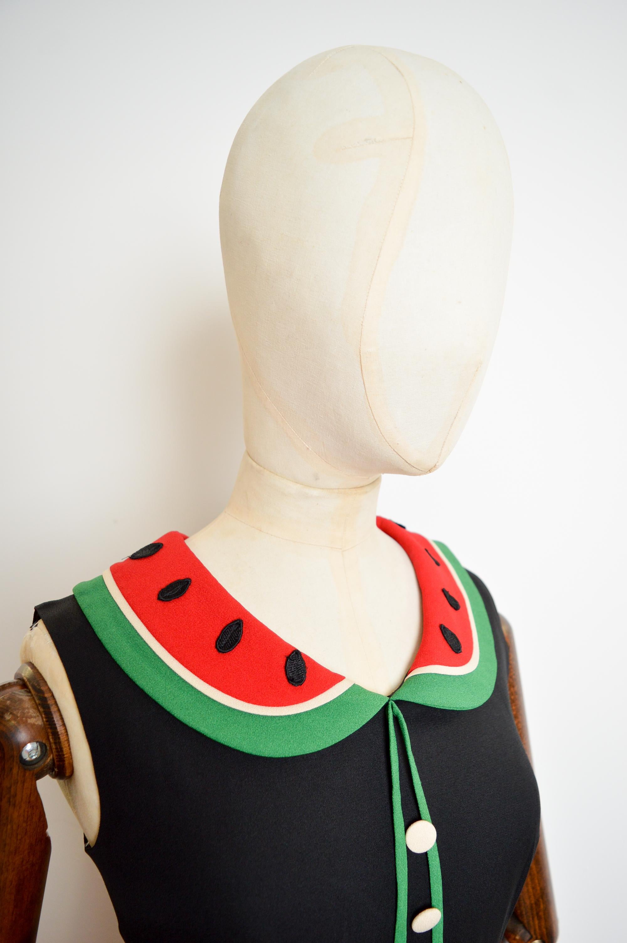 Franco Moschino CHEAP & CHIC - Vestito nero a forma di cocomero degli anni '90 in vendita 1