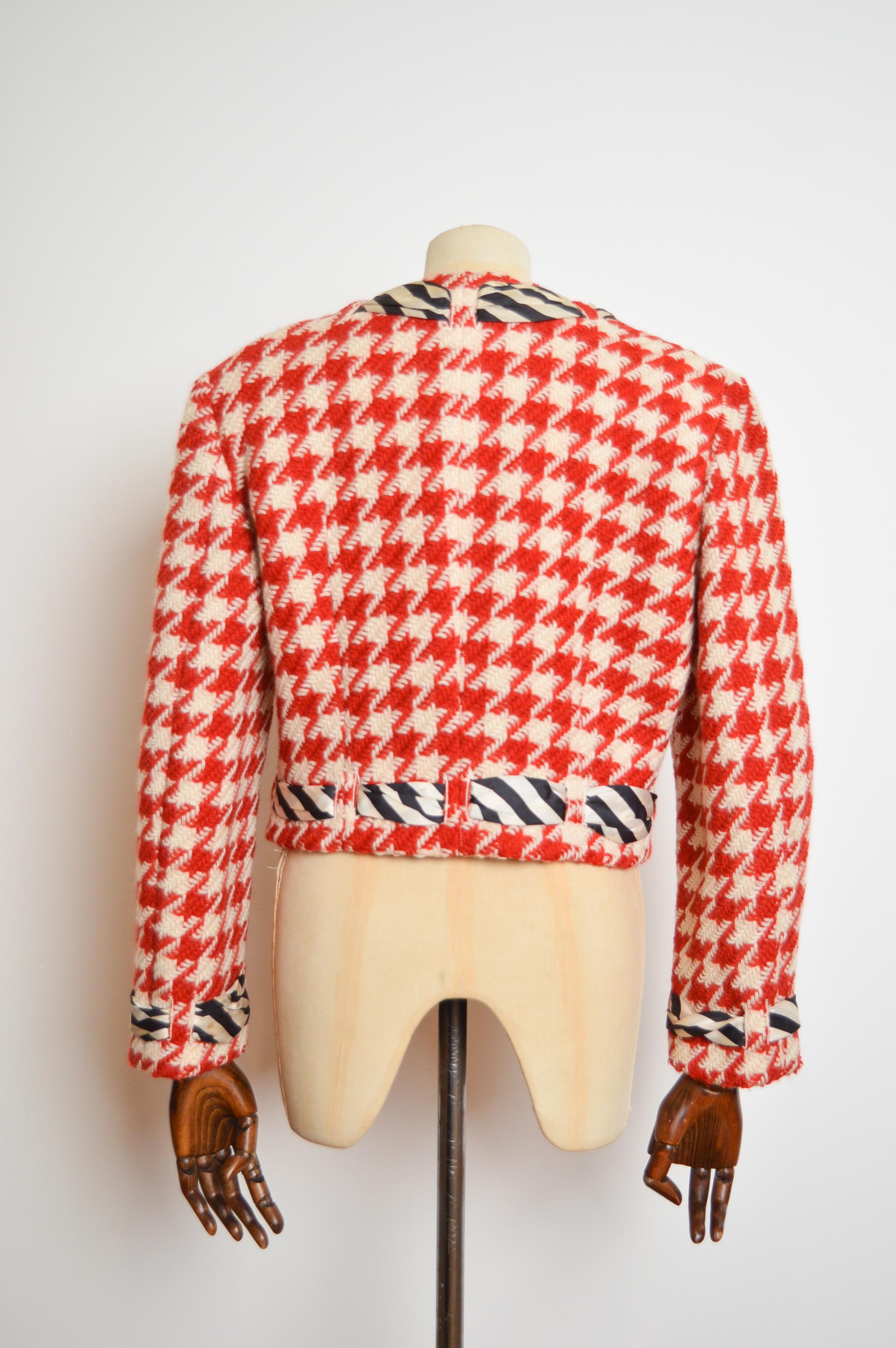 Chaqueta de punto recortada de pata de gallo roja Franco Moschino 