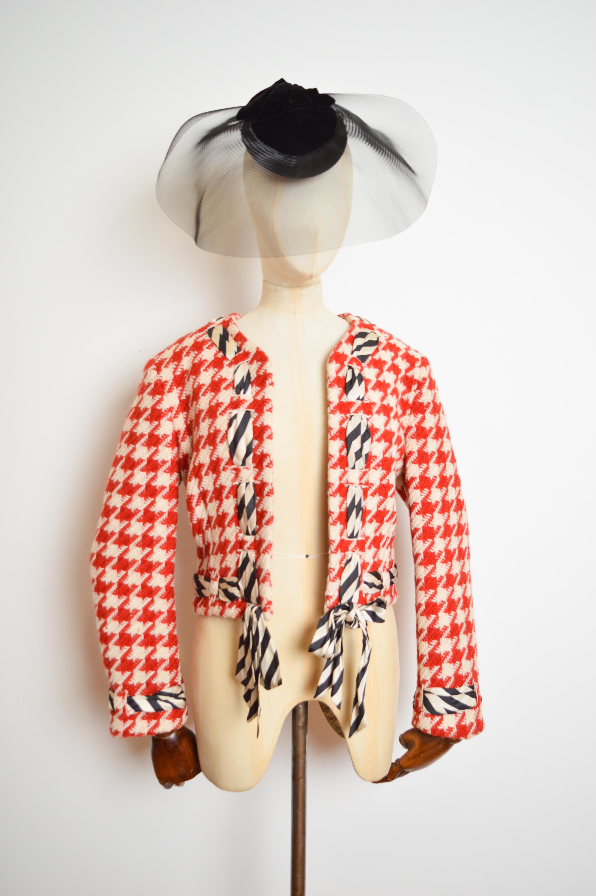 De las mujeres Chaqueta de punto recortada de pata de gallo roja Franco Moschino 