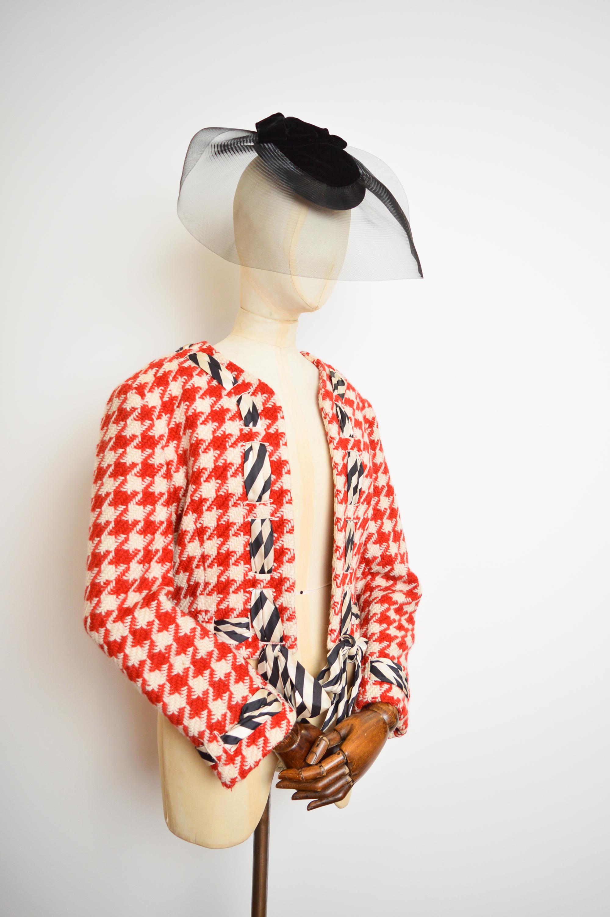 Chaqueta de punto recortada de pata de gallo roja Franco Moschino 