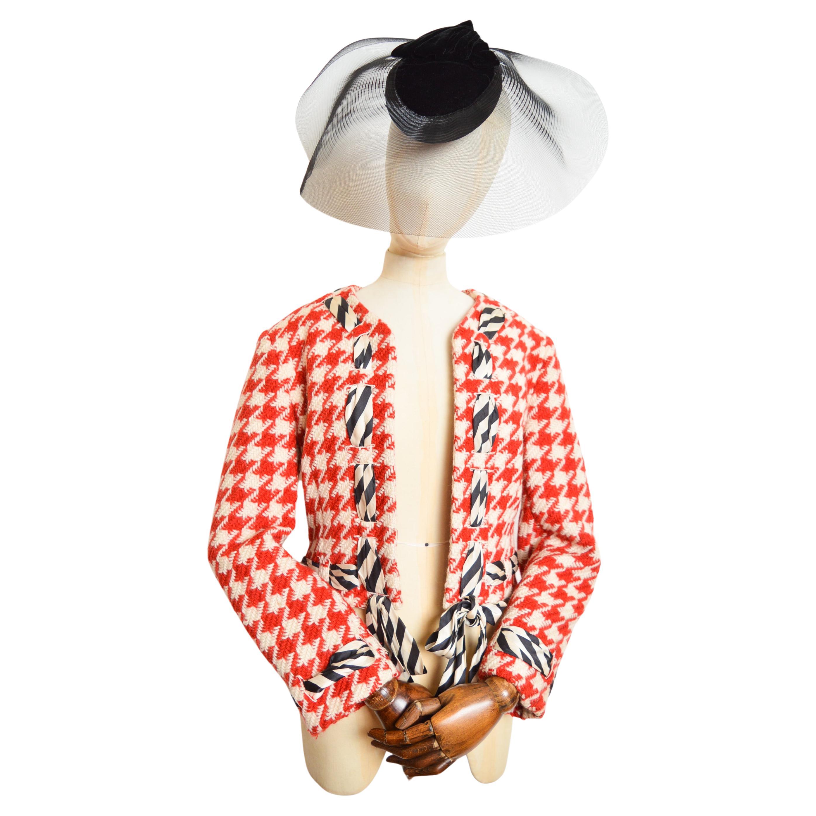 Chaqueta de punto recortada de pata de gallo roja Franco Moschino "Lady Diana", años 90 en venta