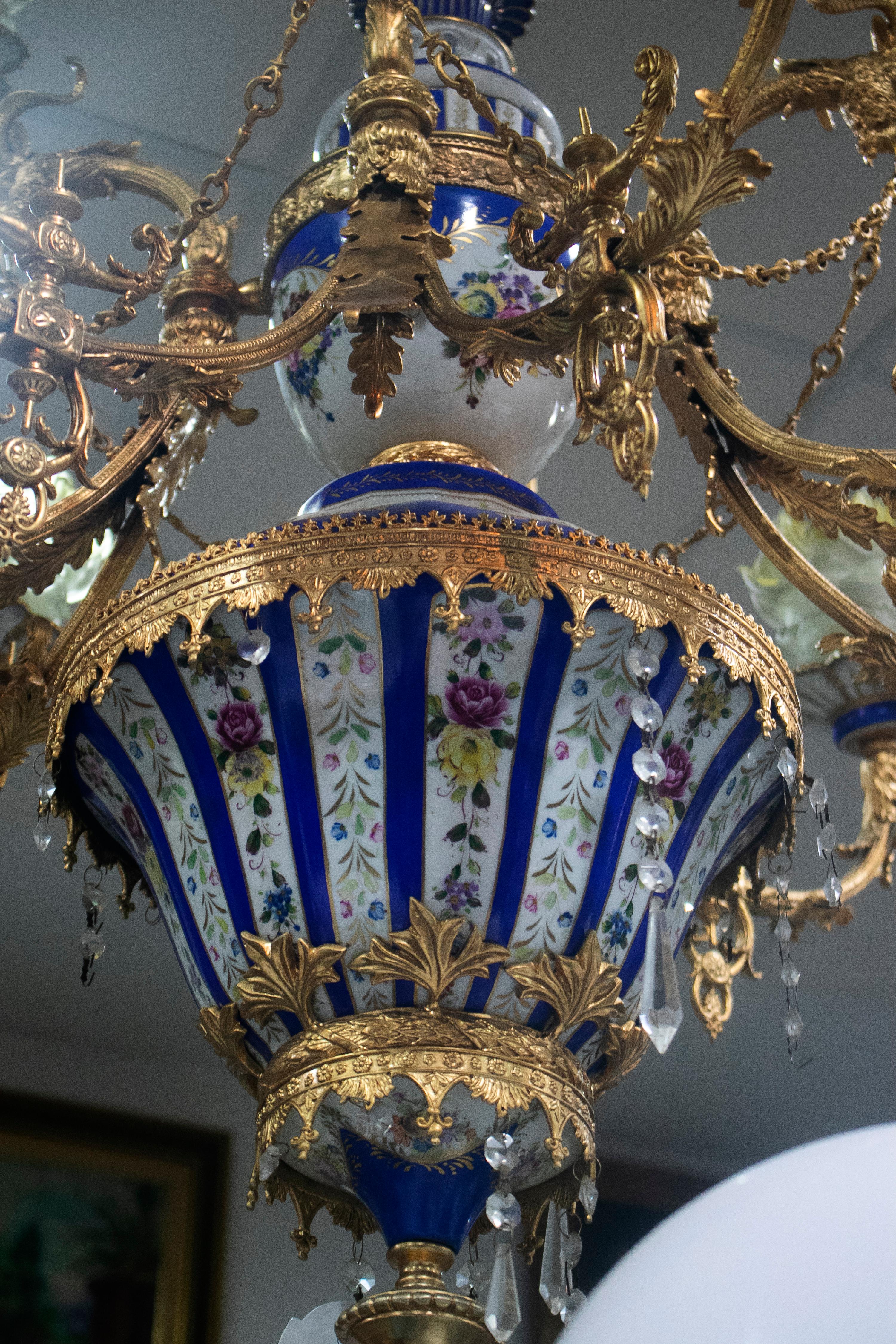 1990s French 10 Bronze Arms Porcelain and Glass Ceiling Chandelier For Sale 14