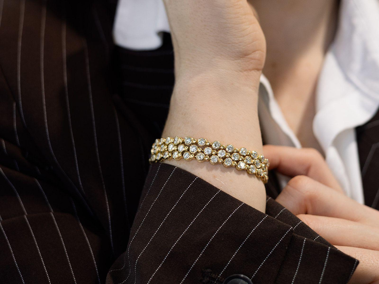 Rétro Bracelet français des années 1990 en or jaune et diamants de 12,96 carats en vente