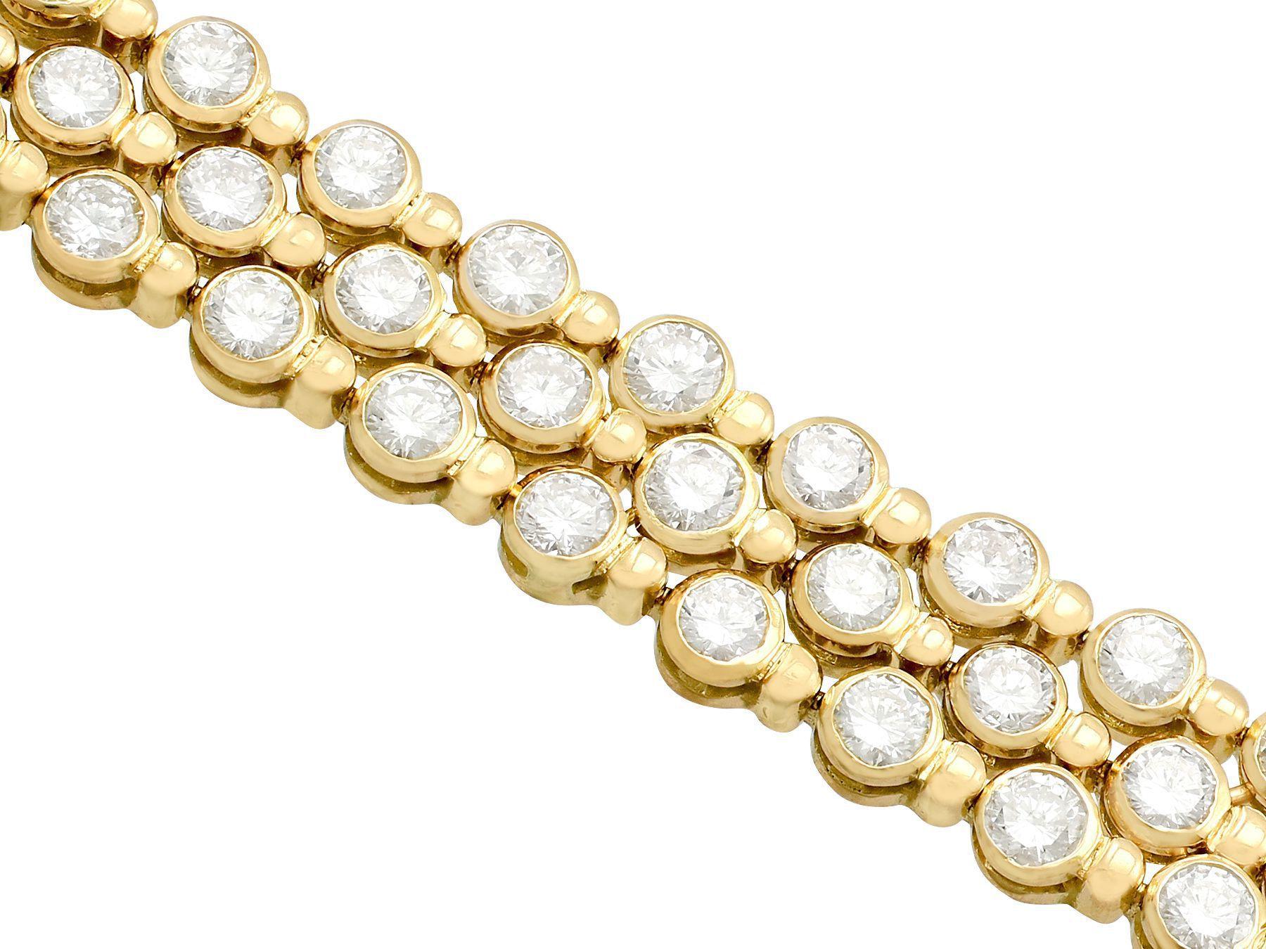 Round Cut 1990s French 12.96 Carat Diamond and Yellow Gold Bracelet For Sale