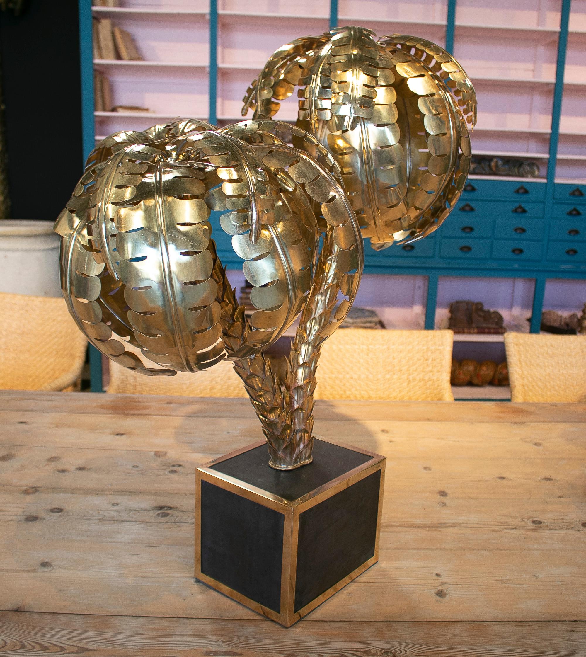 1990er Jahre Französisch vergoldete Bronze Palme geformt Tischlampe w / Square Base im Angebot 1