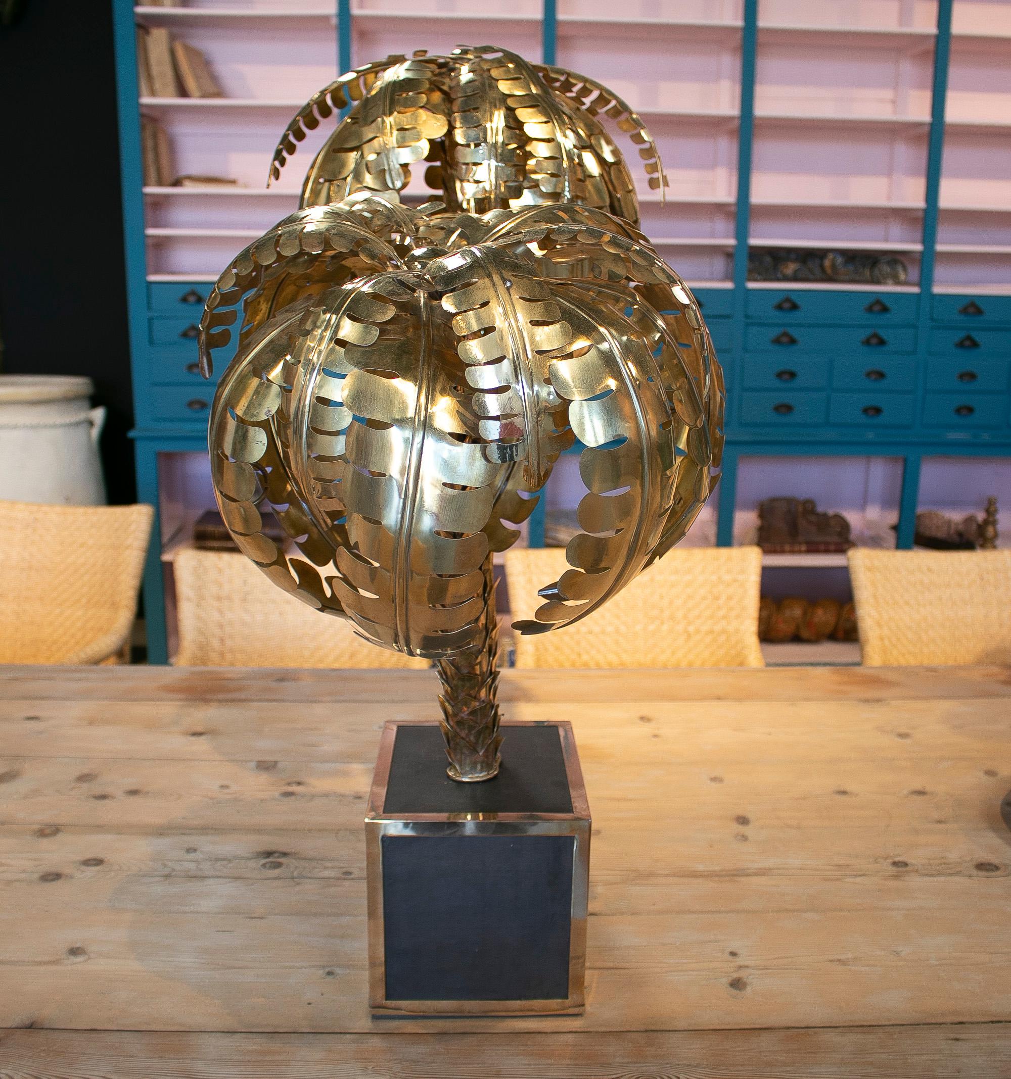1990er Jahre Französisch vergoldete Bronze Palme geformt Tischlampe w / Square Base im Angebot 2