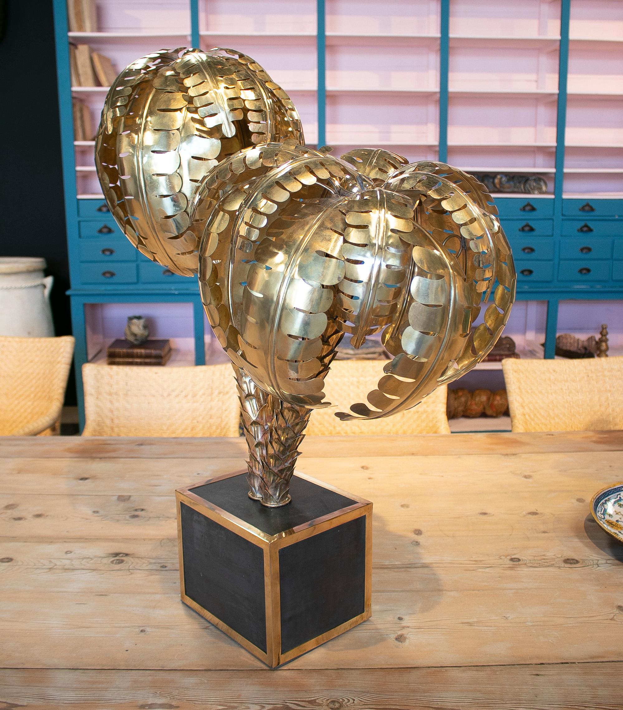 1990er Jahre Französisch vergoldete Bronze Palme geformt Tischlampe w / Square Base im Angebot 3
