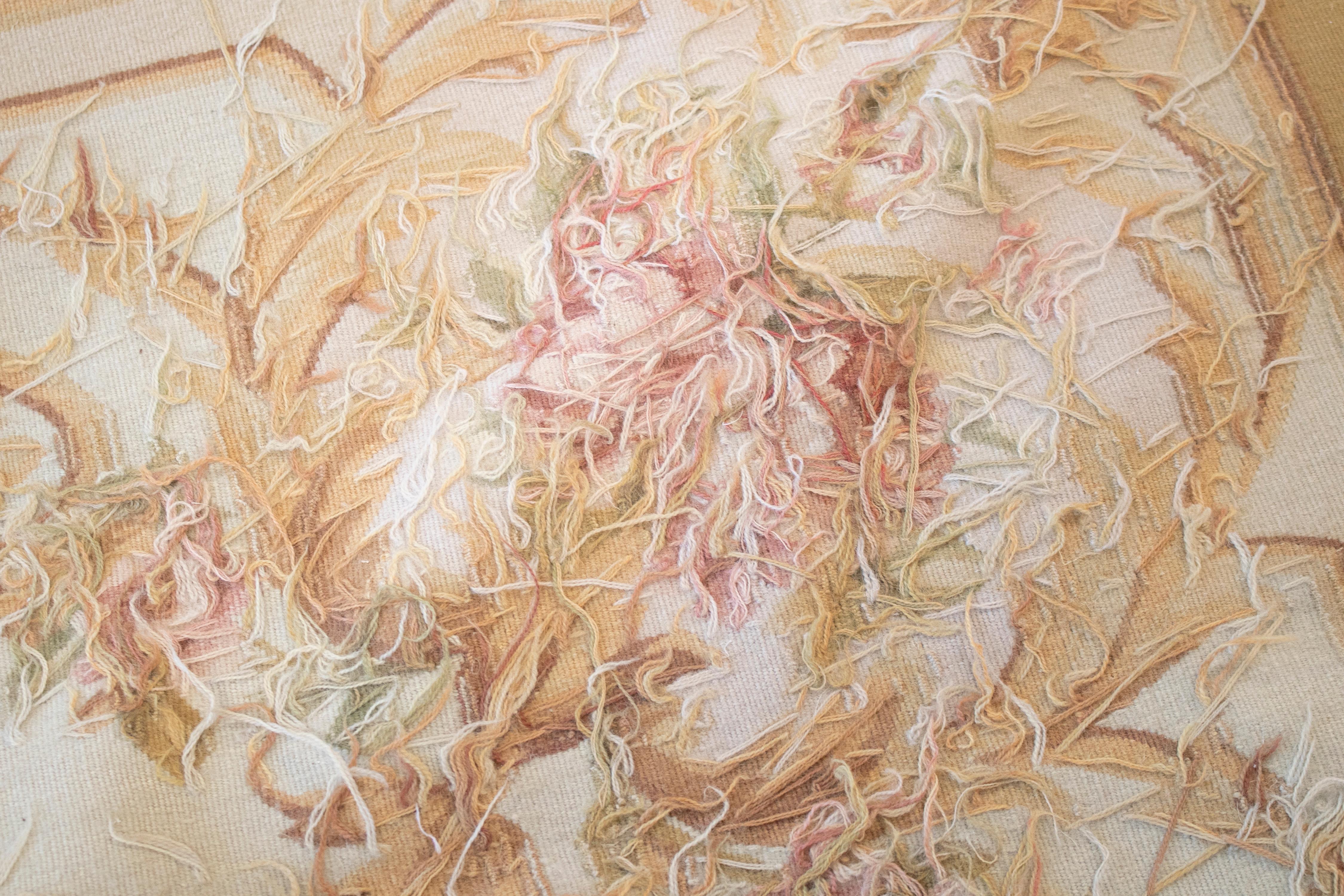 Französischer handgewebter beiger Aubusson-Teppich aus den 1990er Jahren mit ornamentalen Blumendekorationen im Angebot 9