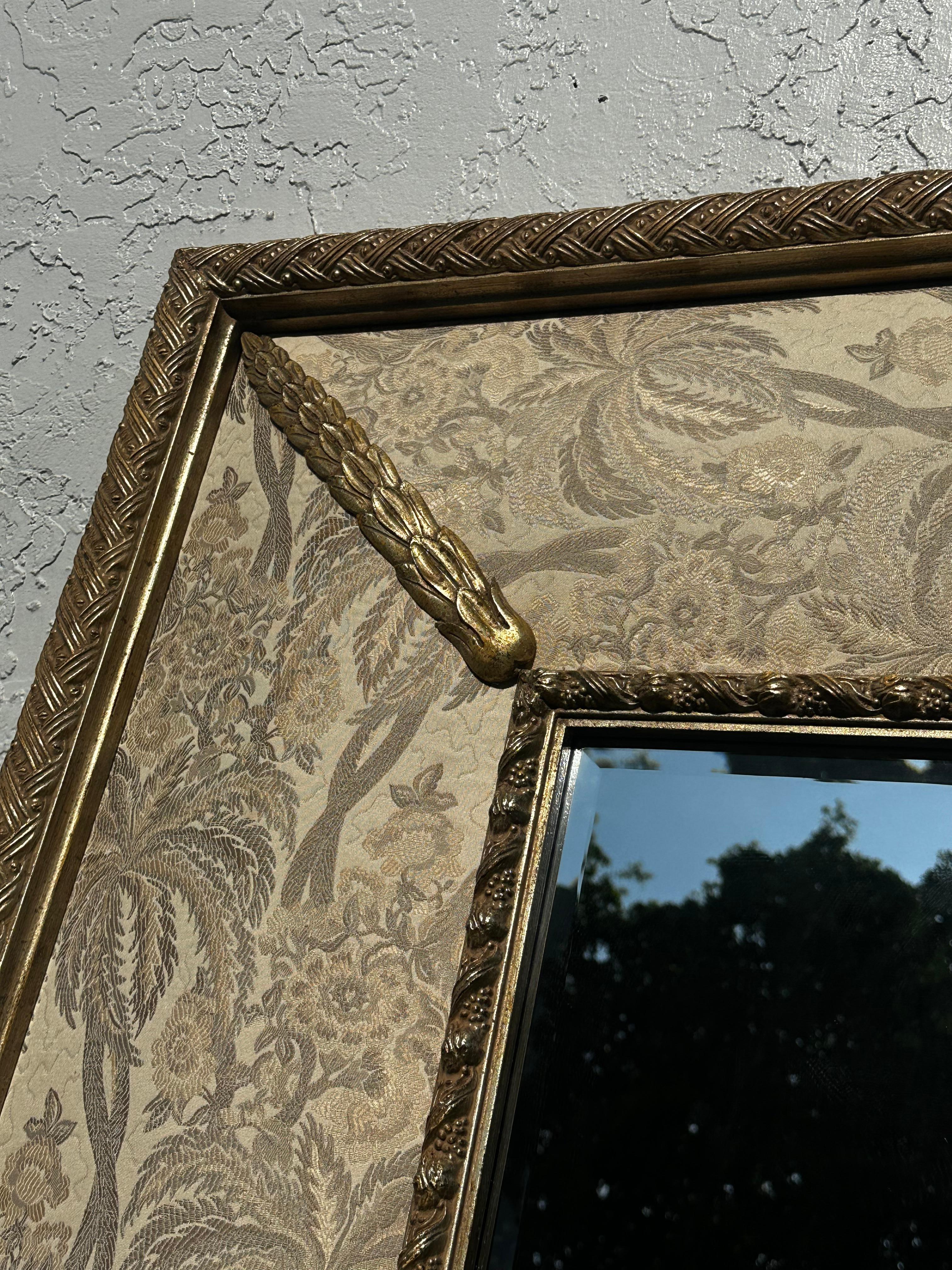 1990er Jahre Großer gepolsterter Wandspiegel aus vergoldetem Wood Wood im Angebot 2