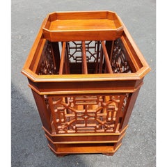 Revistero Chippendale de madera de frutal de los años 90 con bandeja deslizante
