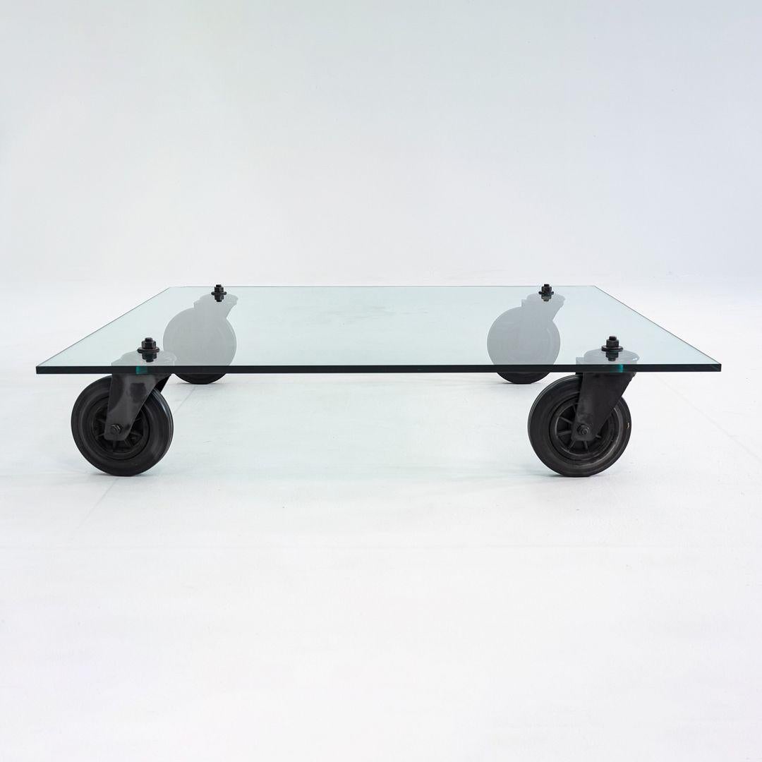 Fin du 20e siècle 1990 Gae Aulenti for Fontana Arte Table basse en verre Tavolo Con Ruote 47