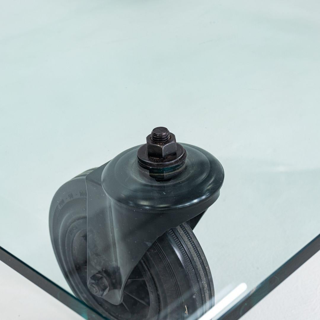 1990 Gae Aulenti for Fontana Arte Table basse en verre Tavolo Con Ruote 47