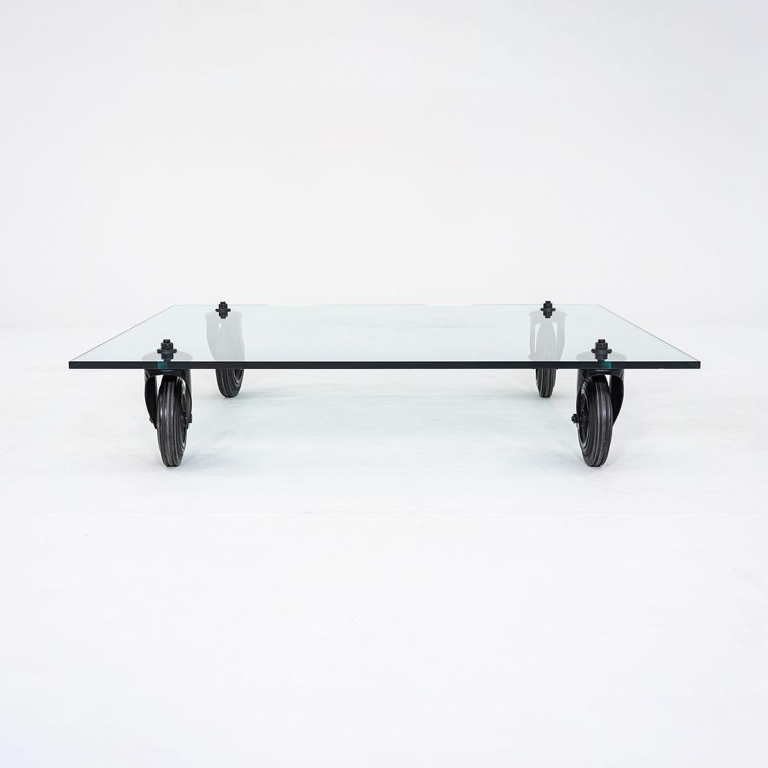 1990 Gae Aulenti for Fontana Arte Table basse en verre Tavolo Con Ruote 47" en vente