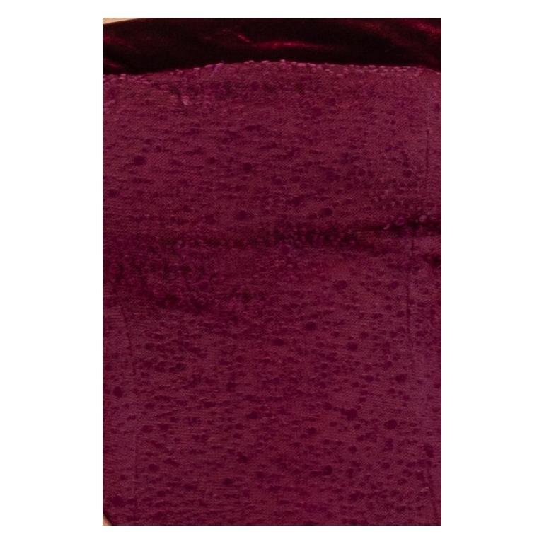 1990er Jahre Granat Rotes trägerloses Kleid aus Seidenmischung Samt & gepunktetem Tüll im Angebot 5