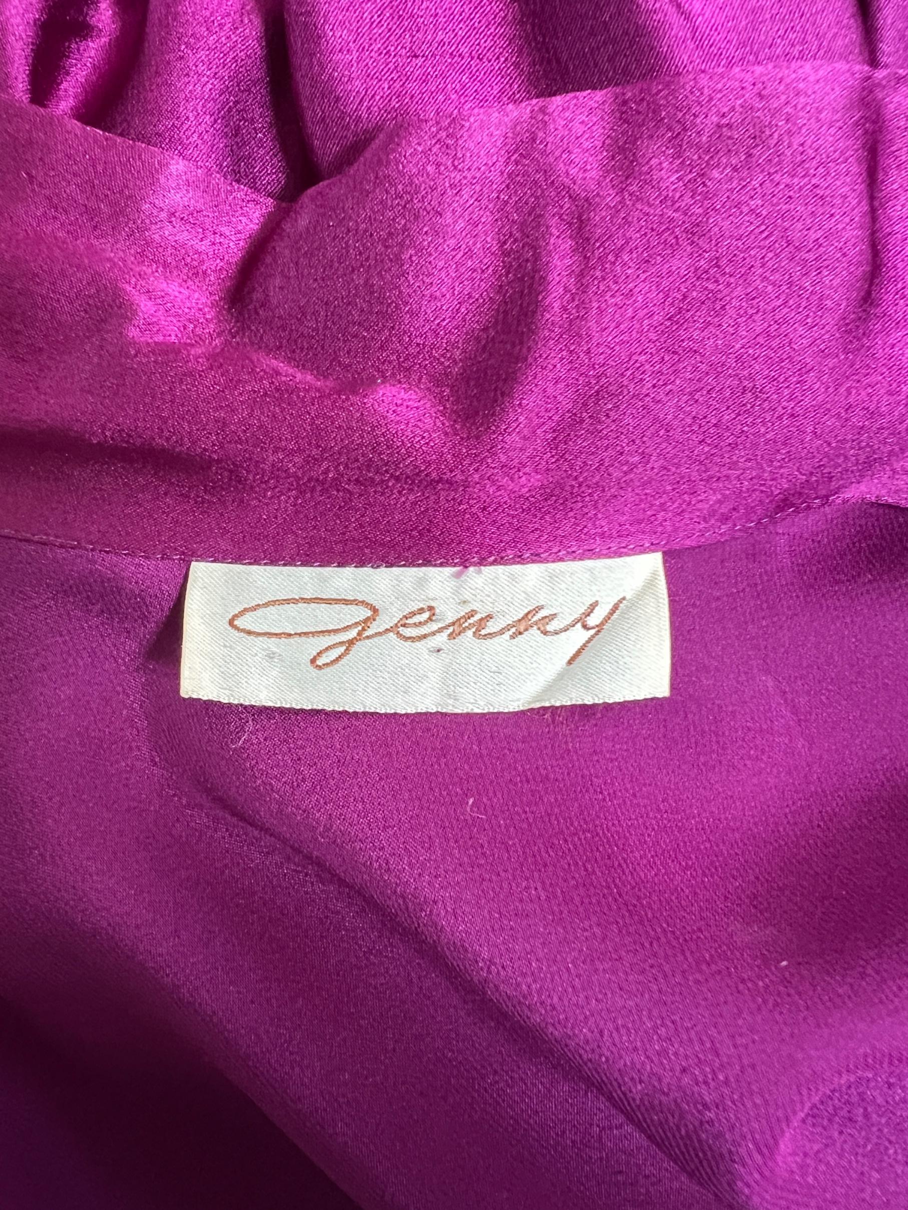 Donna Tuta Genny anni '90 in raso viola con ricami in argento in vendita
