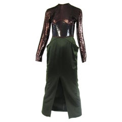 Geoffrey Beene - Robe de cocktail à paillettes en satin vert et bourgogne, années 1990