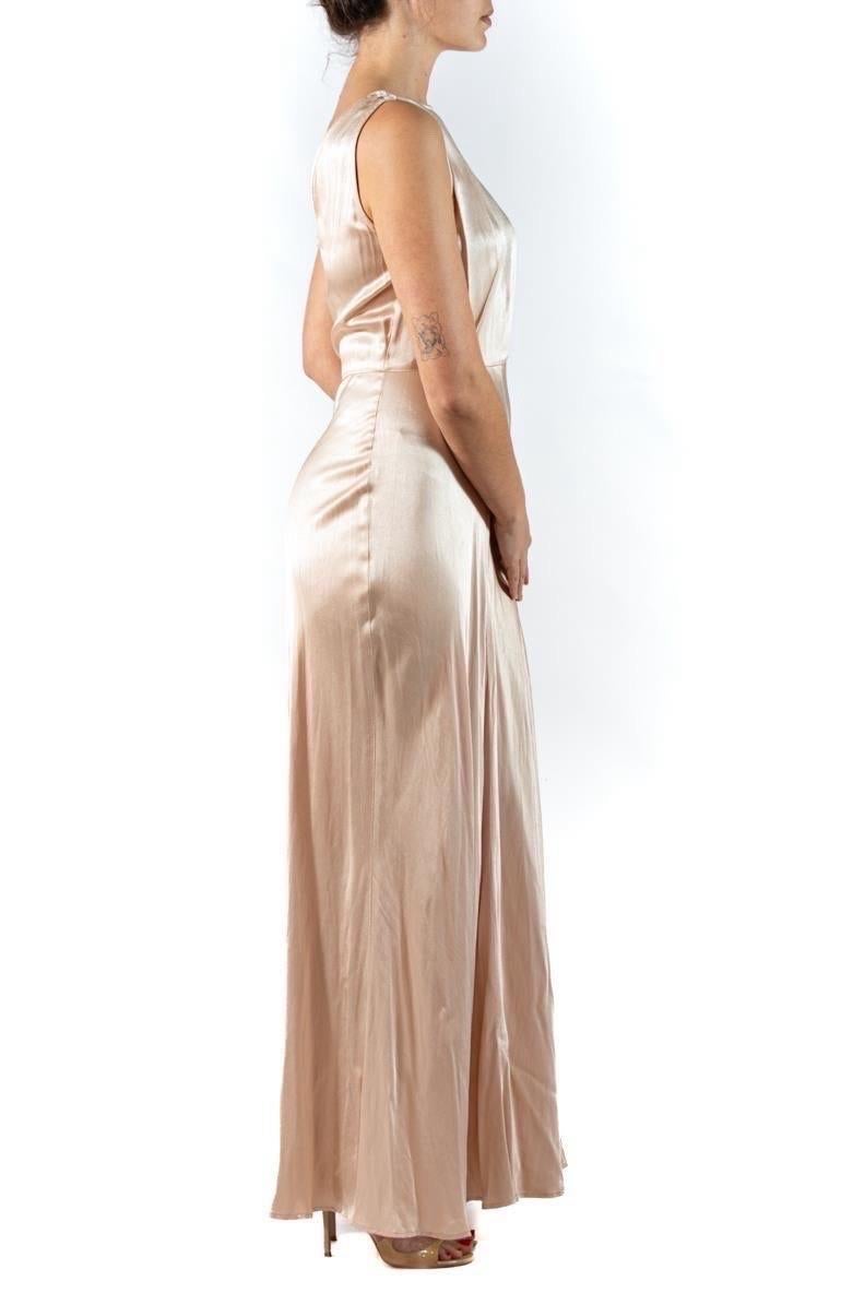 1990S Ghost Champagner Viskose Krepp Rücken Satin Kleid im Zustand „Hervorragend“ im Angebot in New York, NY