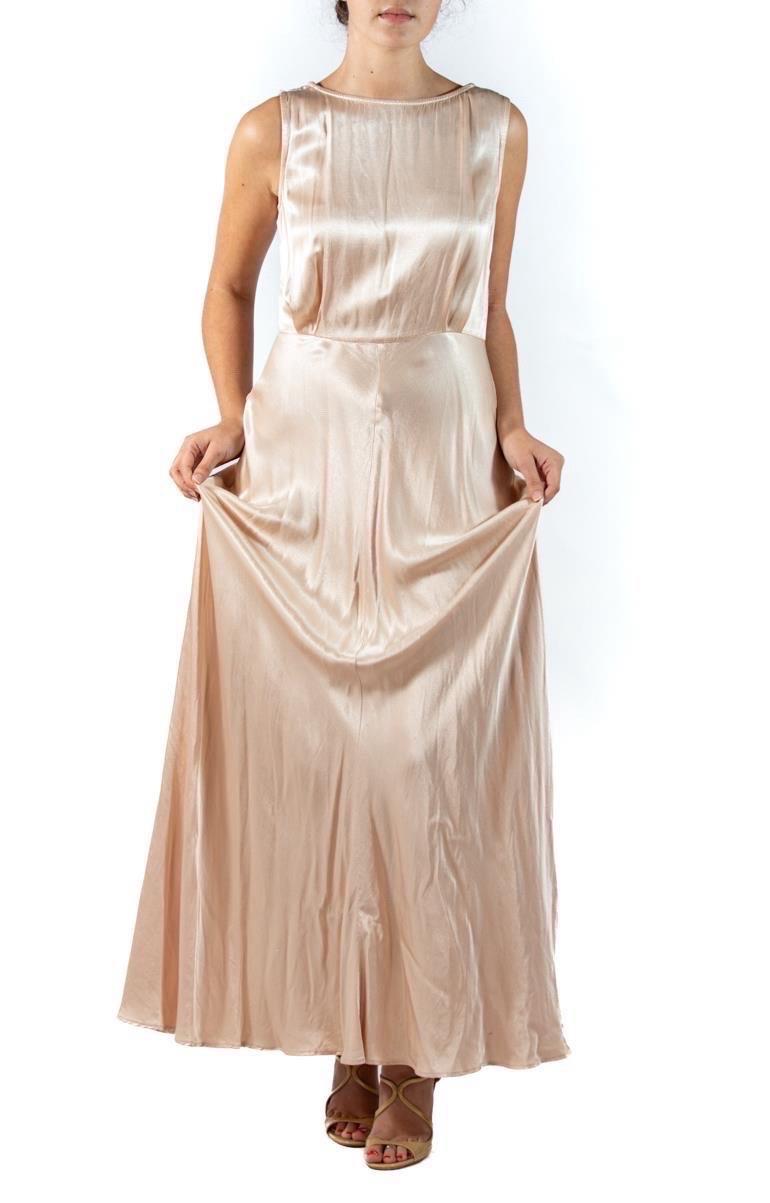 1990S Ghost Champagner Viskose Krepp Rücken Satin Kleid im Angebot 1