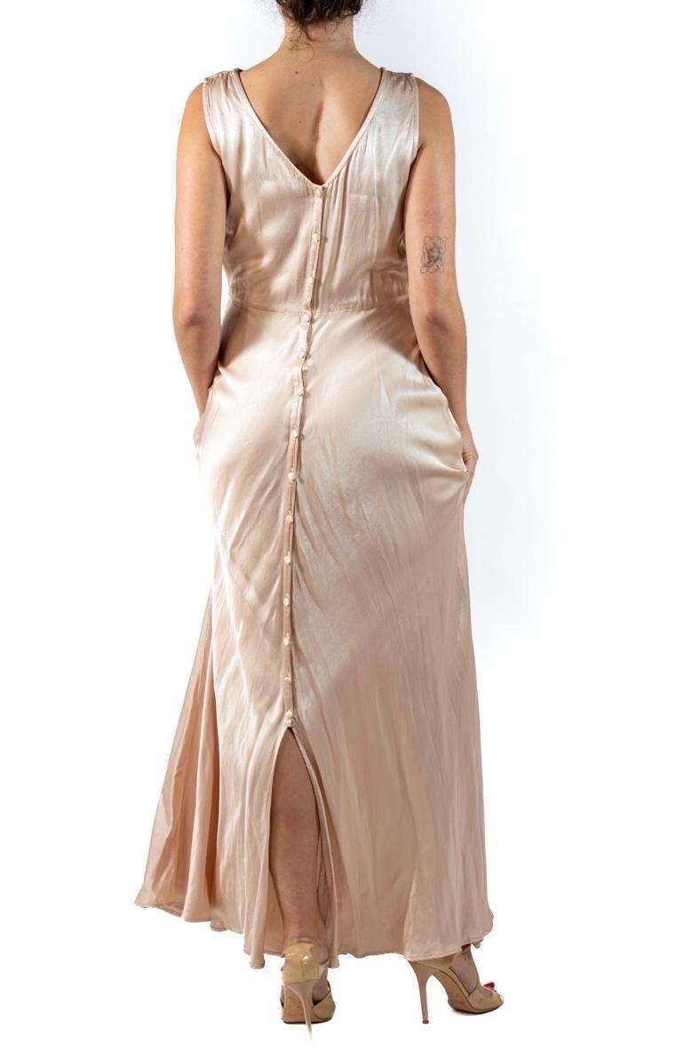 1990S Ghost Champagner Viskose Krepp Rücken Satin Kleid im Angebot 2