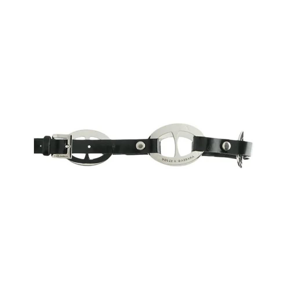 Dolce & Gabbana black leather with silver metal logoed details belt. Closure with silver buckle and logo.
Made in Italy

Years: 90s

Length: 100 cm
Height: 4 cm