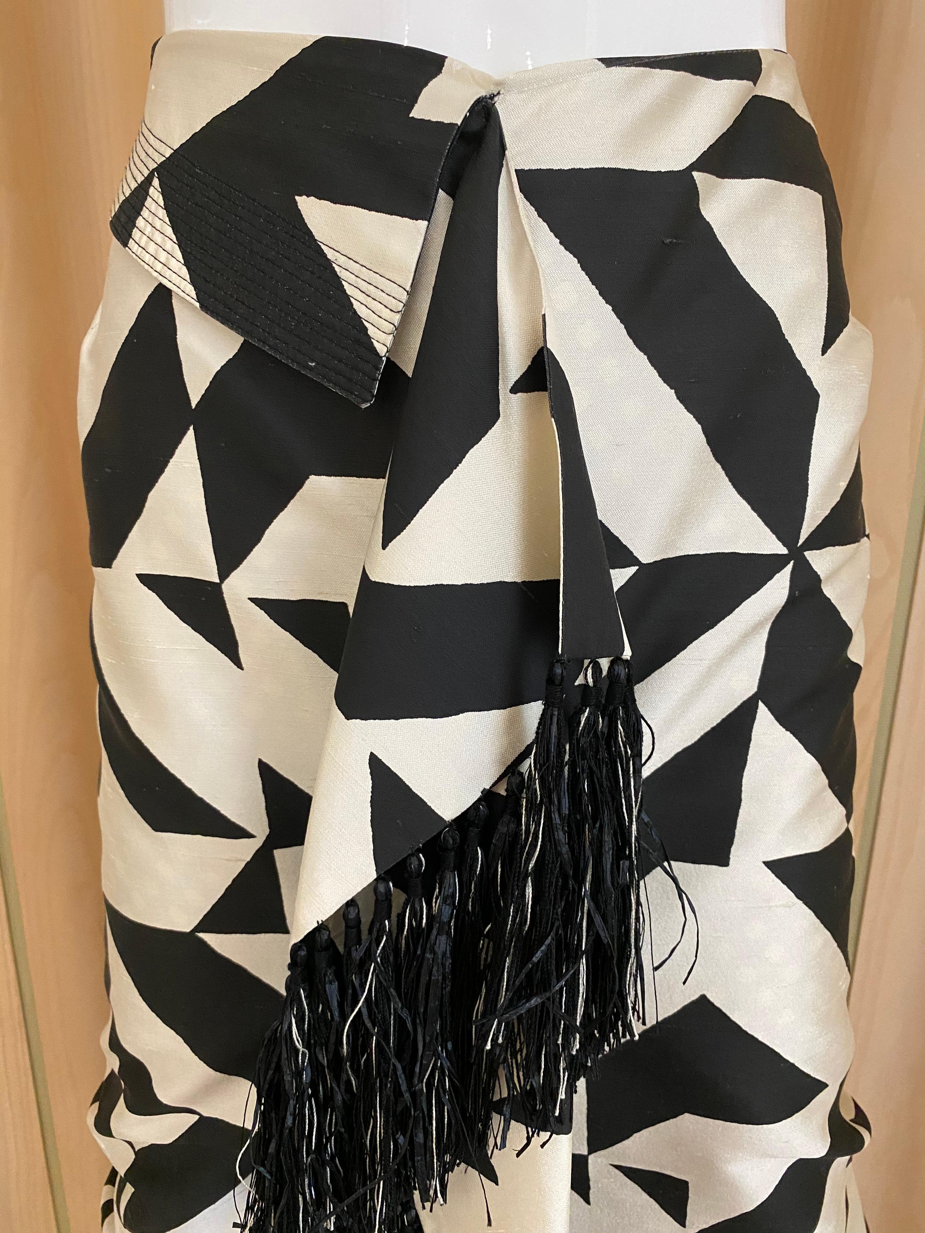 Vintage Gianfranco Ferre black and white graphic print Silk Skirt with fringe from the waist to hem. Skirt is lined in polkadot silk pattern. zip at the back. Skirt is in excellent condition.
Size : medium/ large 
Measurement : 
Waist : 32” / Hip: