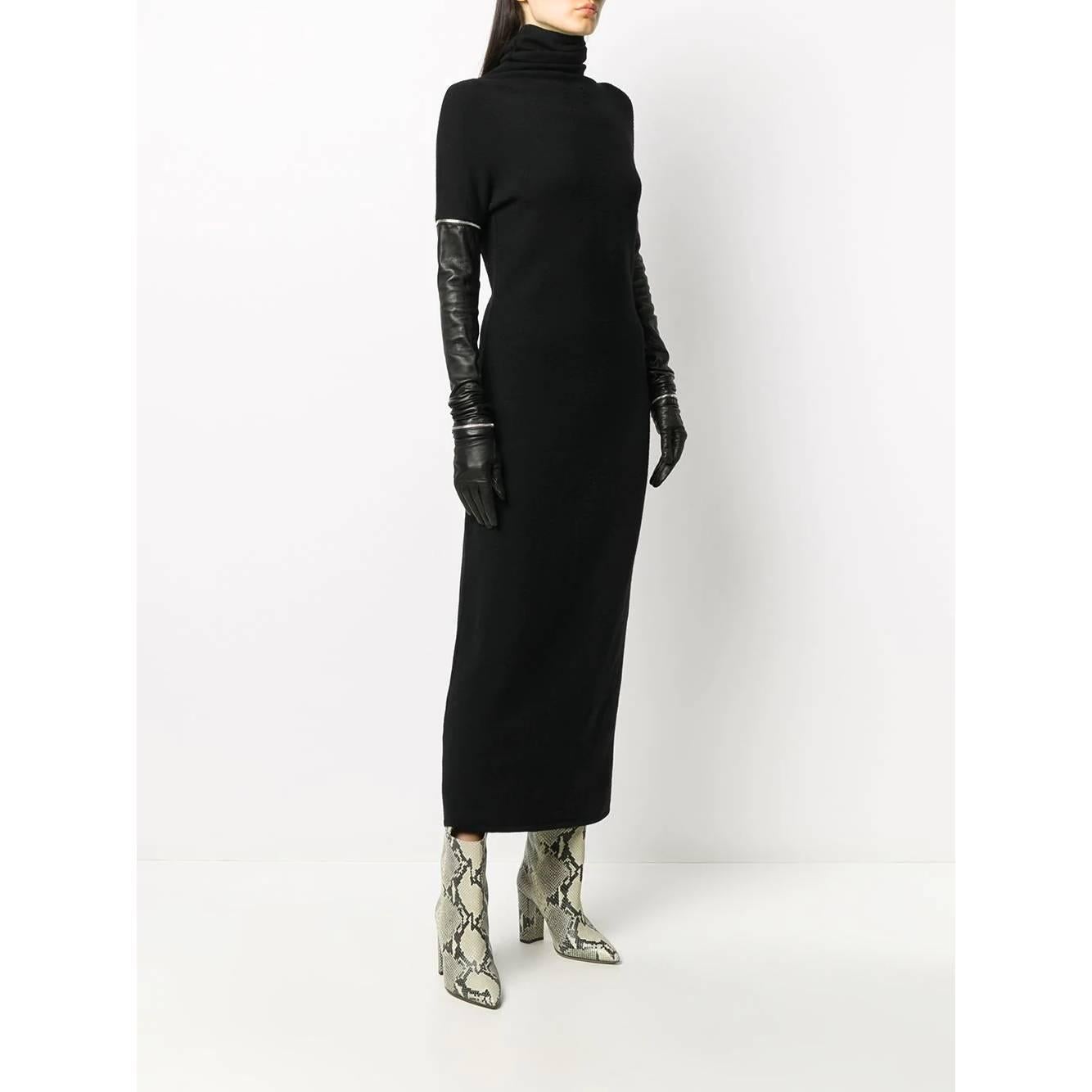 Gianfranco Ferré black wool blend long dress. High collar and zip on the back, removable leather sleeves and gloves.

Years: 90s 

Made in Italy 

Size: 42 IT

Flat measurements 

Height: 130 cm 
Bust: 40 cm
Shoulders: 41 cm
shoulders: 66 cm
