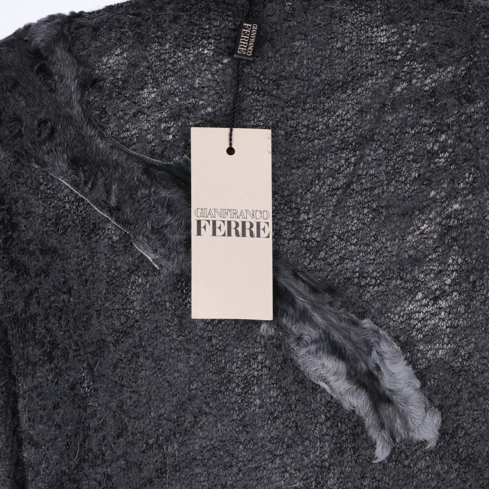 Maglione di Gianfranco Ferré anni '90 in pelliccia grigia in vendita 1