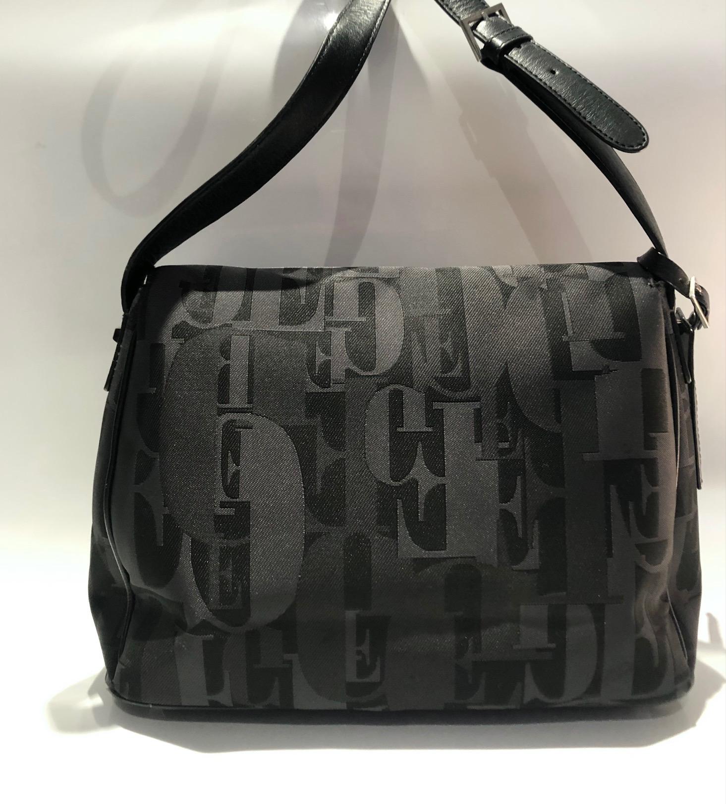 Black Gianfranco Ferre Logo Print Shoulder Crossbody bag, waterproof fabric, internal zipped pocket, 2 additional open compartments. The cross body strap is fully adjustable and in black leather Logo tag

Measurements: approximately 11.5” wide and