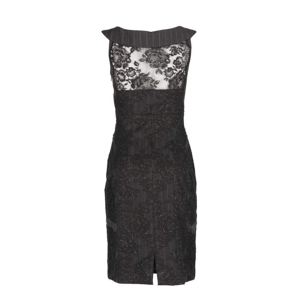Gianfranco Ferrè sleeveless grey pinstripe cotton dress. Black lace with roses sew on the whole dress. Top back part made by black sheer lace. Knee length, back zip closure.

Size: 40 IT

Flat measurements
Height: 95 cm
Bust: 40 cm

Product code: