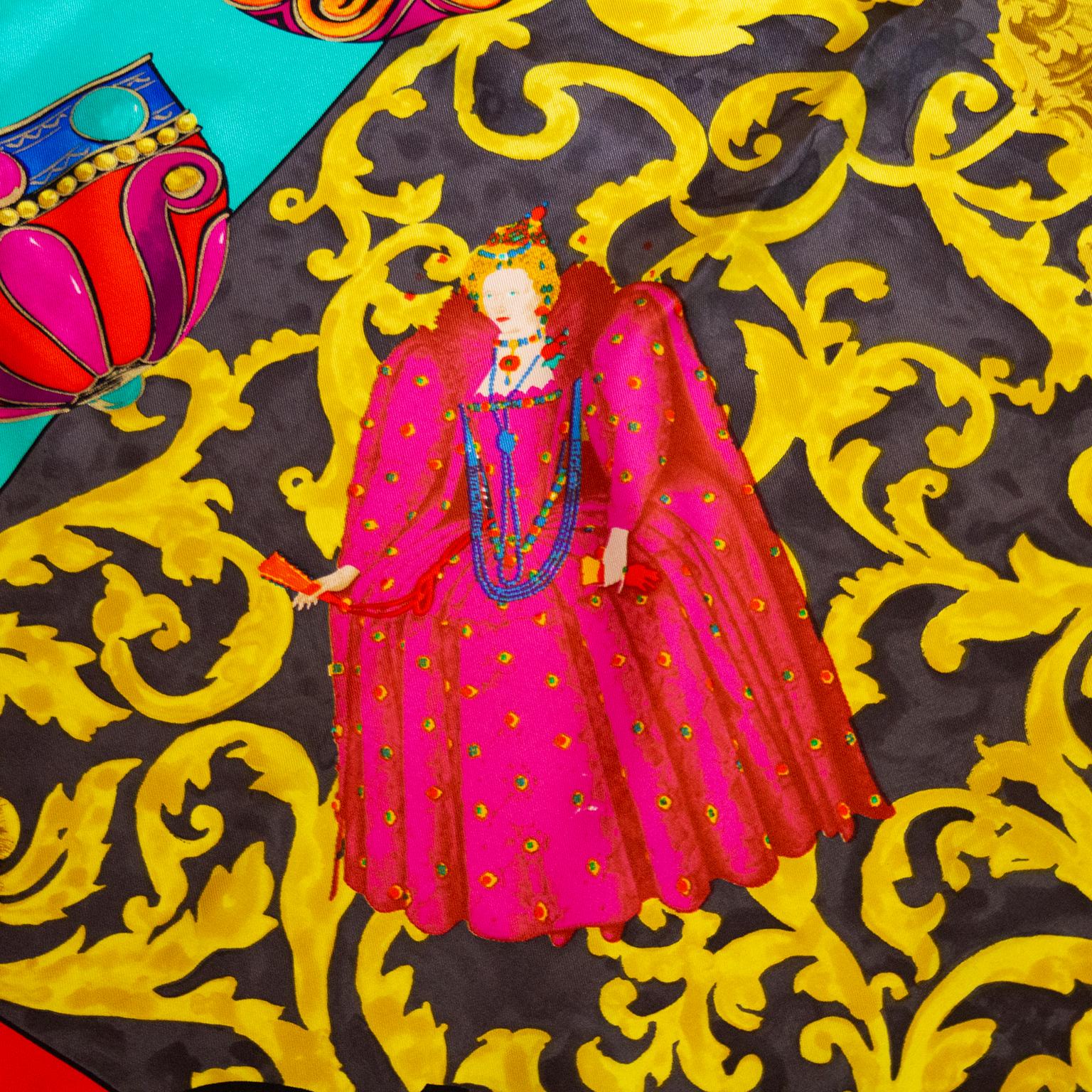 1990er Gianni Versace Barock 'God Save the Queen' Seidenschal (Braun)