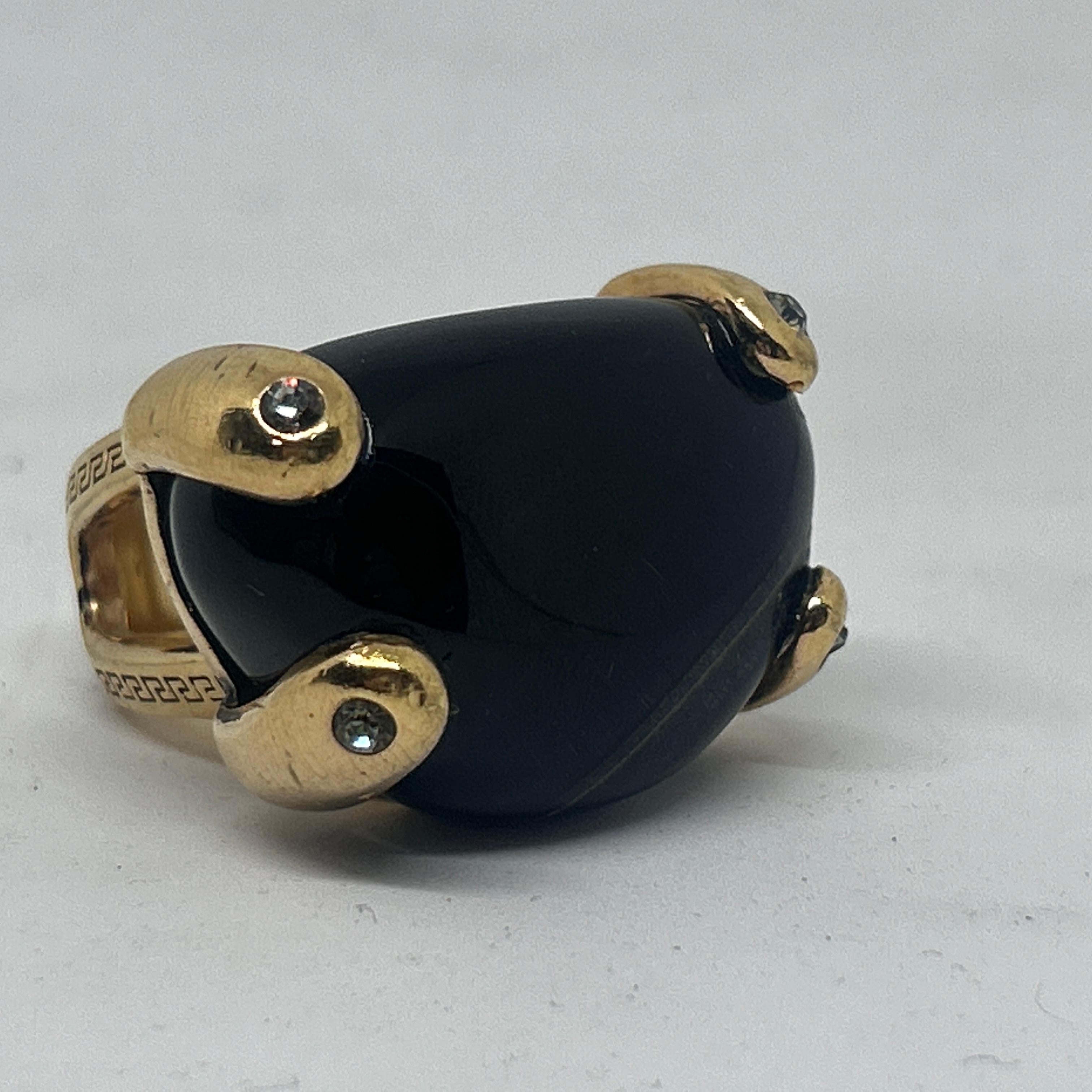 1990er Gianni Versace Schwarzer Achat-Cocktailring in Übergröße (Moderne) im Angebot