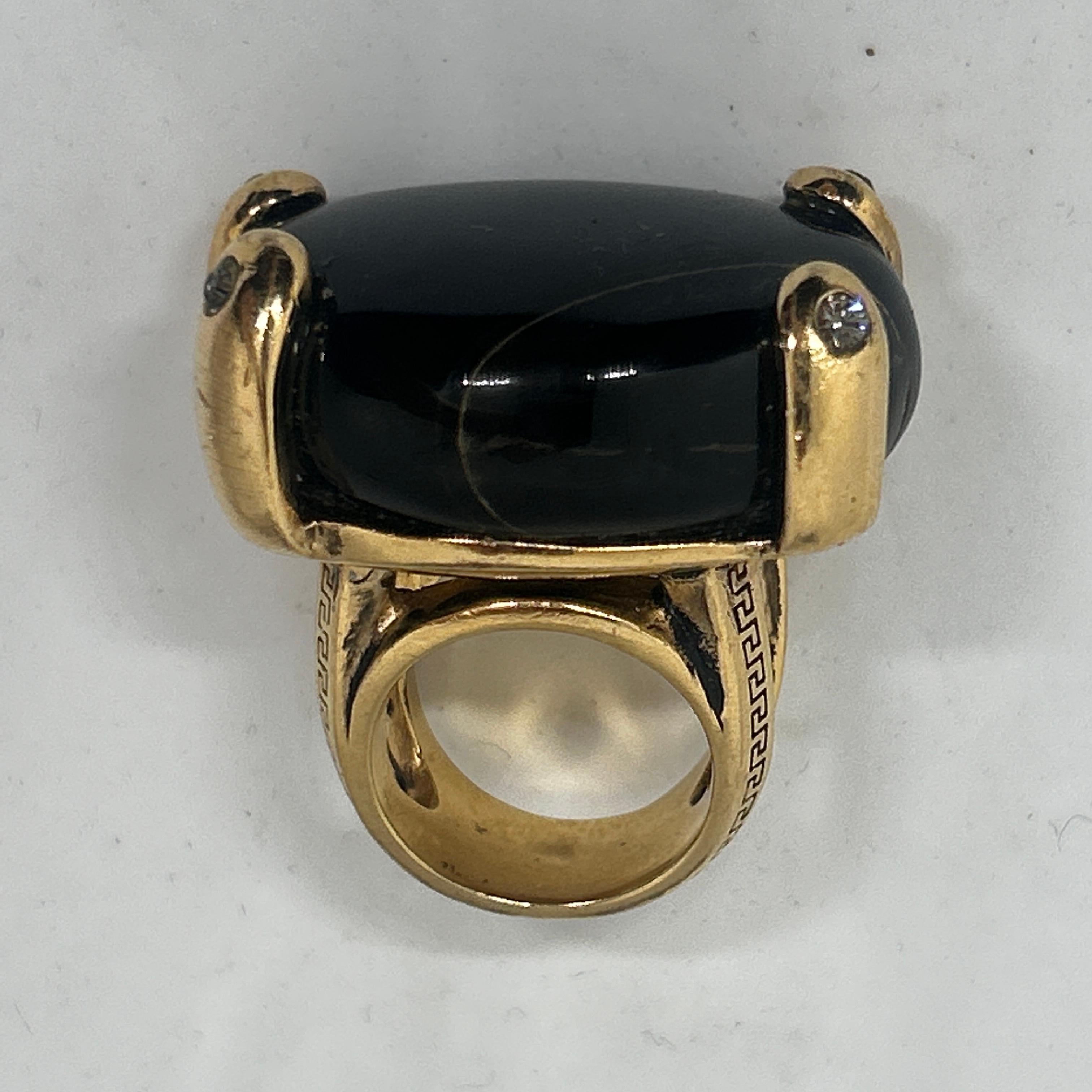 1990er Gianni Versace Schwarzer Achat-Cocktailring in Übergröße im Angebot 3
