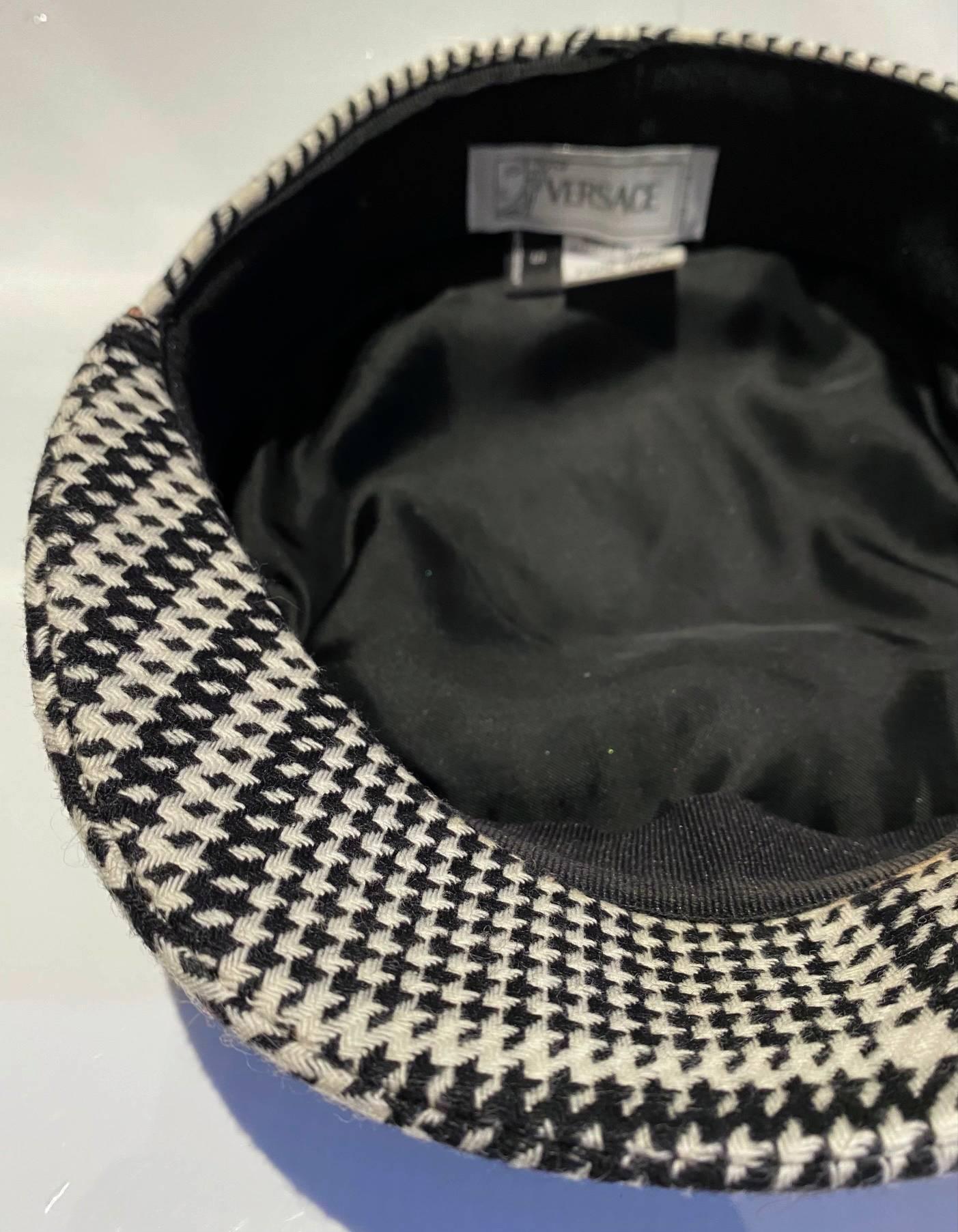 1990s Gianni Versace Black and White Houndstooth Flat Cap In Good Condition For Sale In London, GB